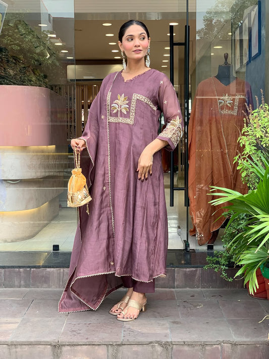 Women Embroidered Kurta Set with Dupatta