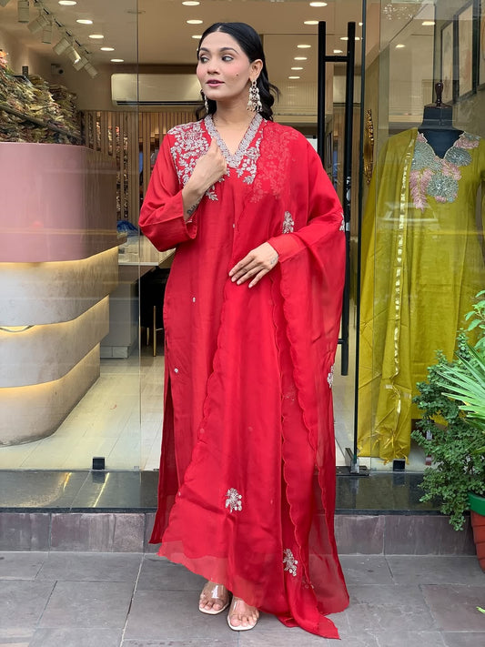 Womenās Red Straight Kurta with Floral Embroidery & Sheer Dupatta