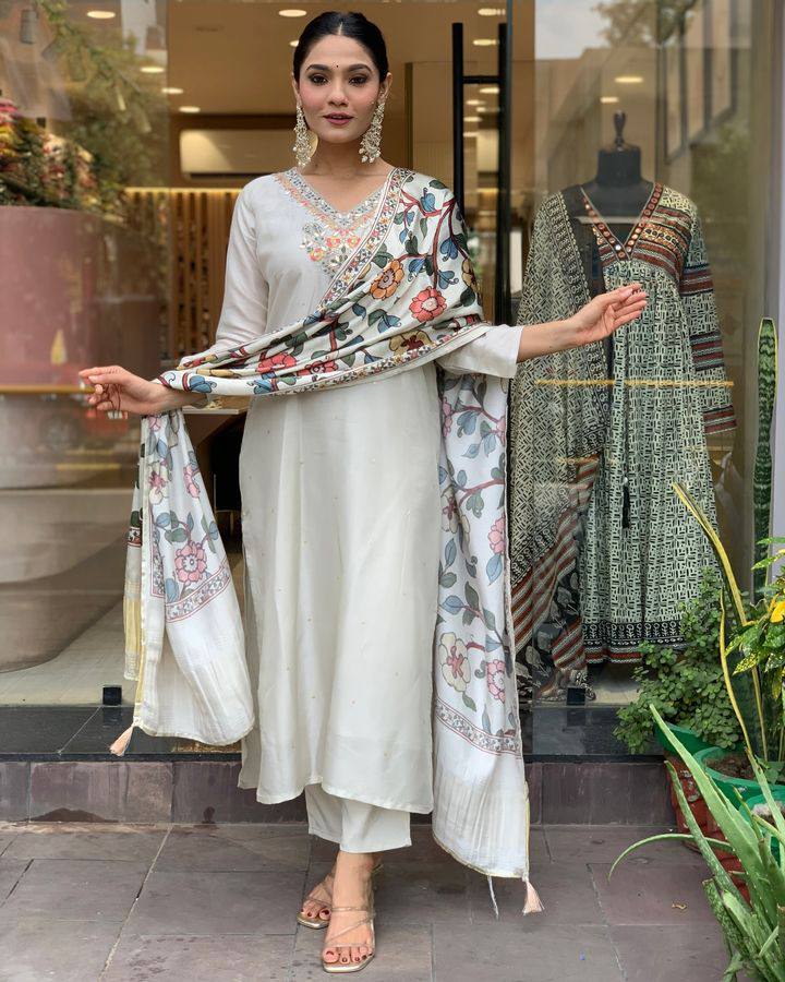 Women’s Cream Viscose Chanderi Coding Embroidered Kurta Set with Lagdi Satin Dupatta