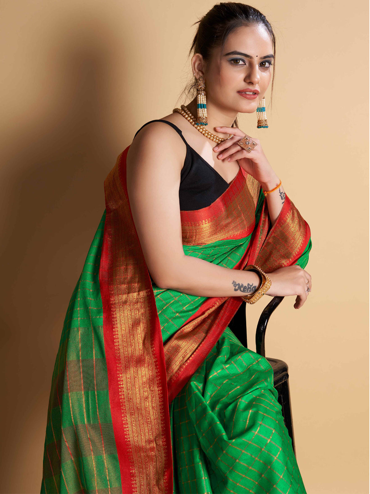 Designer-Inspired Soft Silk Green Saree with Striking Pallu & Blouse – Perfect for Weddings&Festive