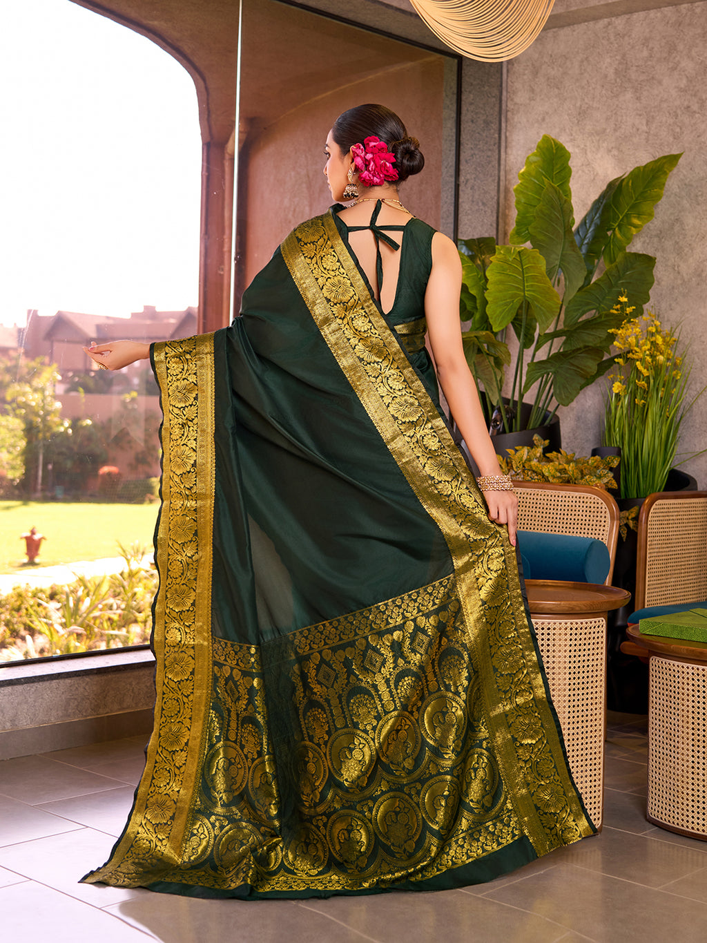Banarasi Elegance Green Redefined – Light, Luxurious & Perfect for Wedding Shenanigans