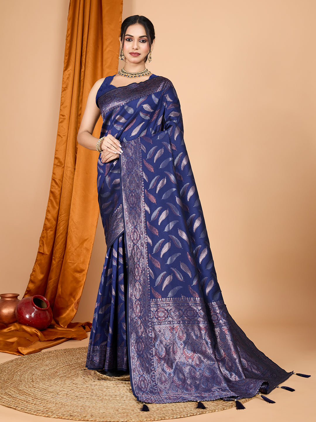 Navy Blue Pure Silk Saree – Double Zari Weaving with Contrast Rich Pallu