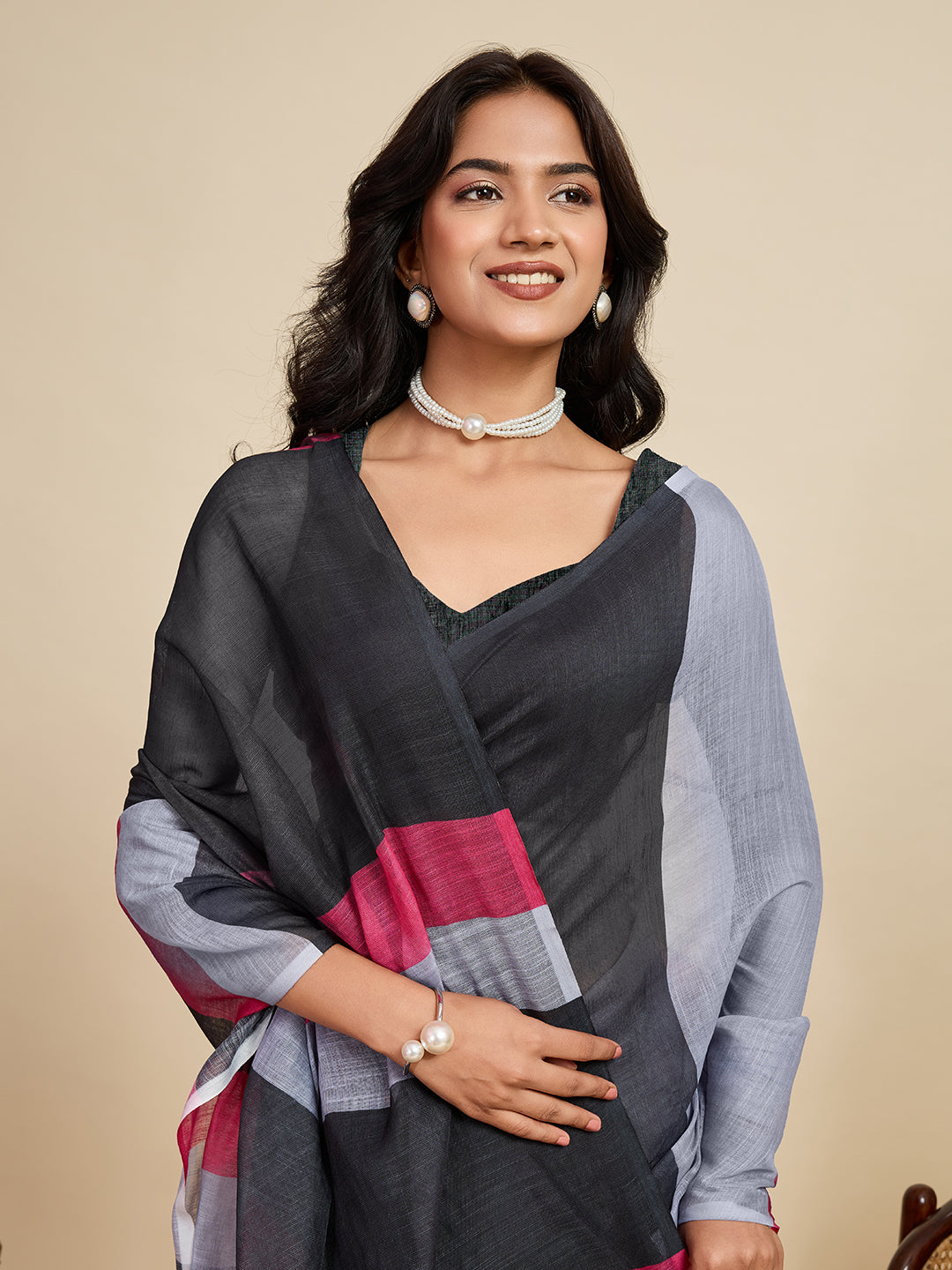 Women's Black Linen Saree with Jari Border and Blouse – Printed All Over Design