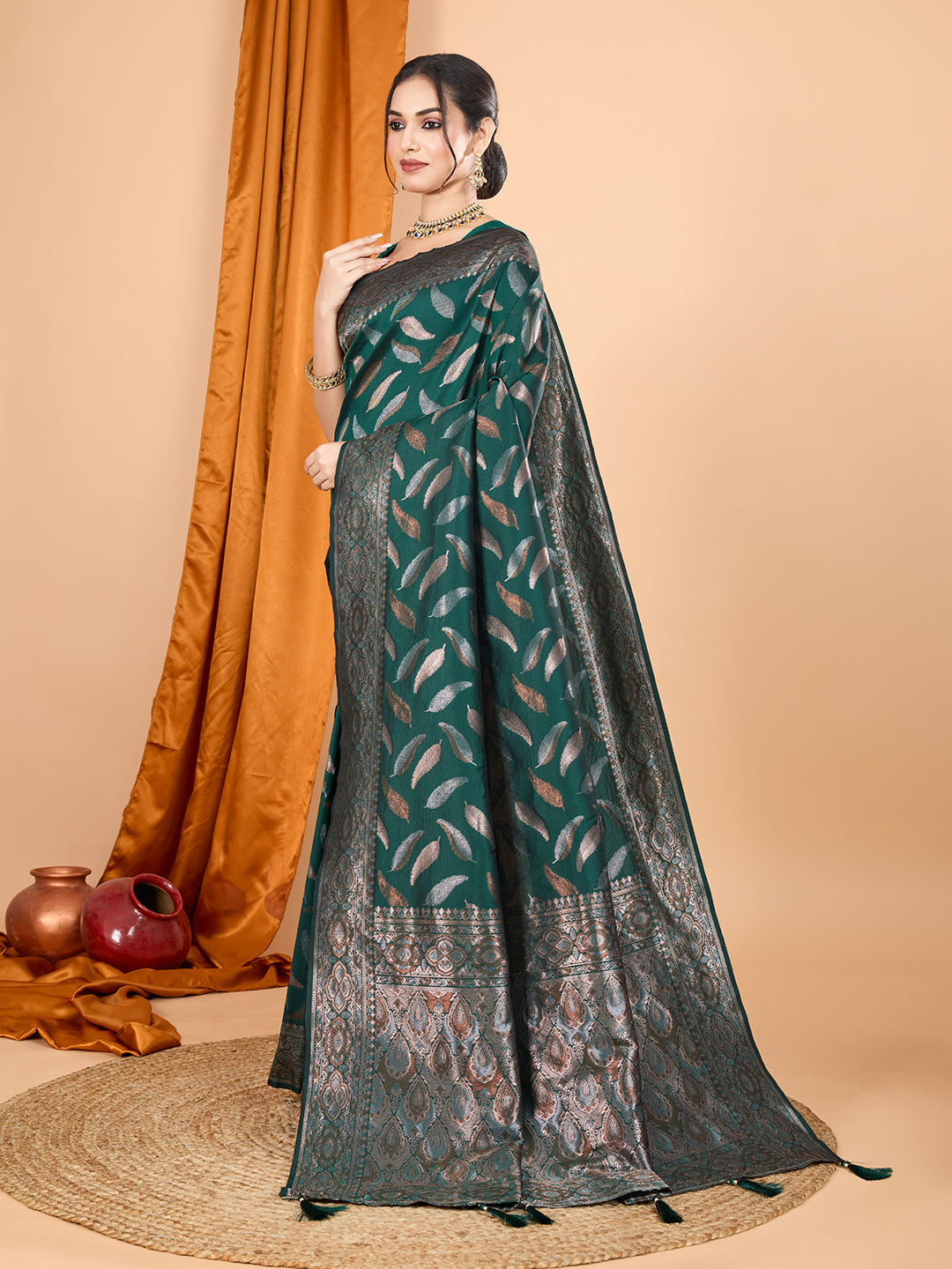 Green Pure Silk Saree – Double Zari Weaving with Contrast Rich Pallu