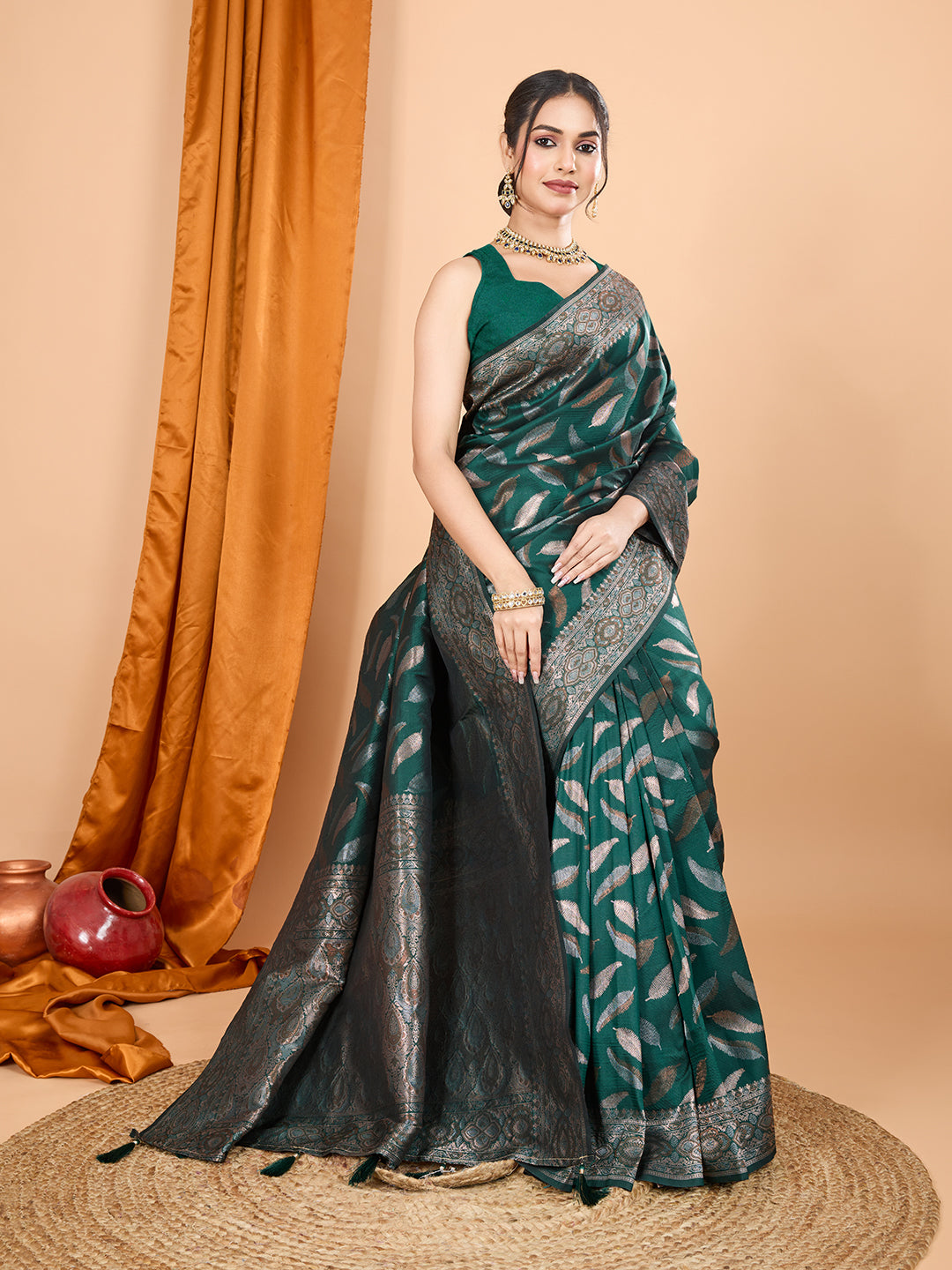 Green Pure Silk Saree – Double Zari Weaving with Contrast Rich Pallu