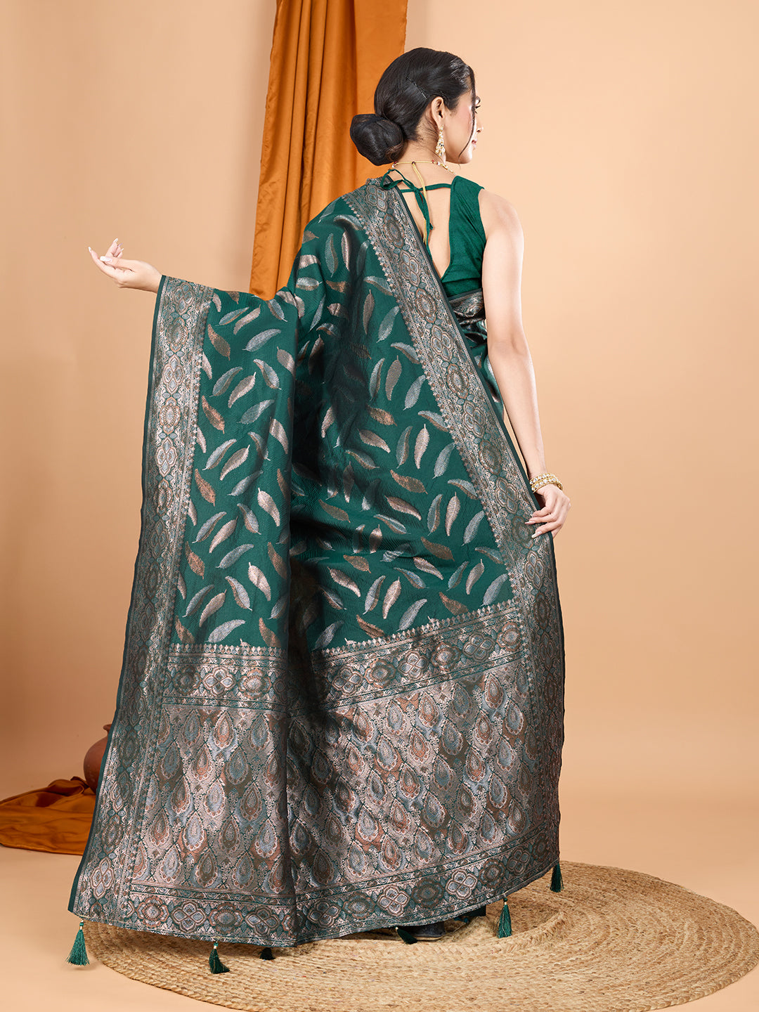 Green Pure Silk Saree – Double Zari Weaving with Contrast Rich Pallu