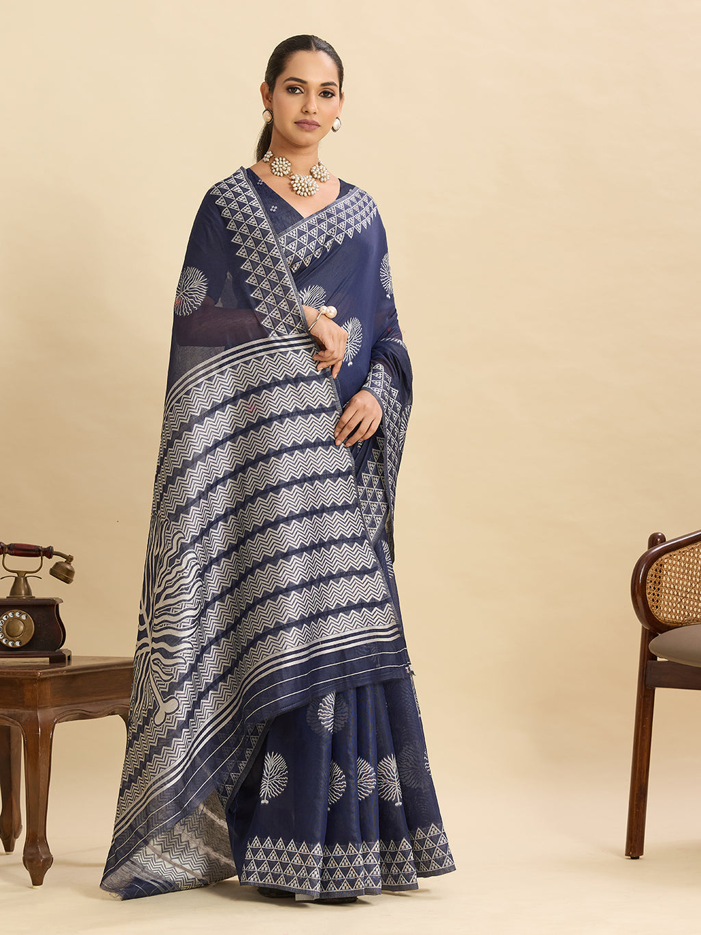 Soft Silk Saree for Women Floral Saree Rich Pallu Base Weaving Traditional Wedding Saree with Unstitched Blouse Piece