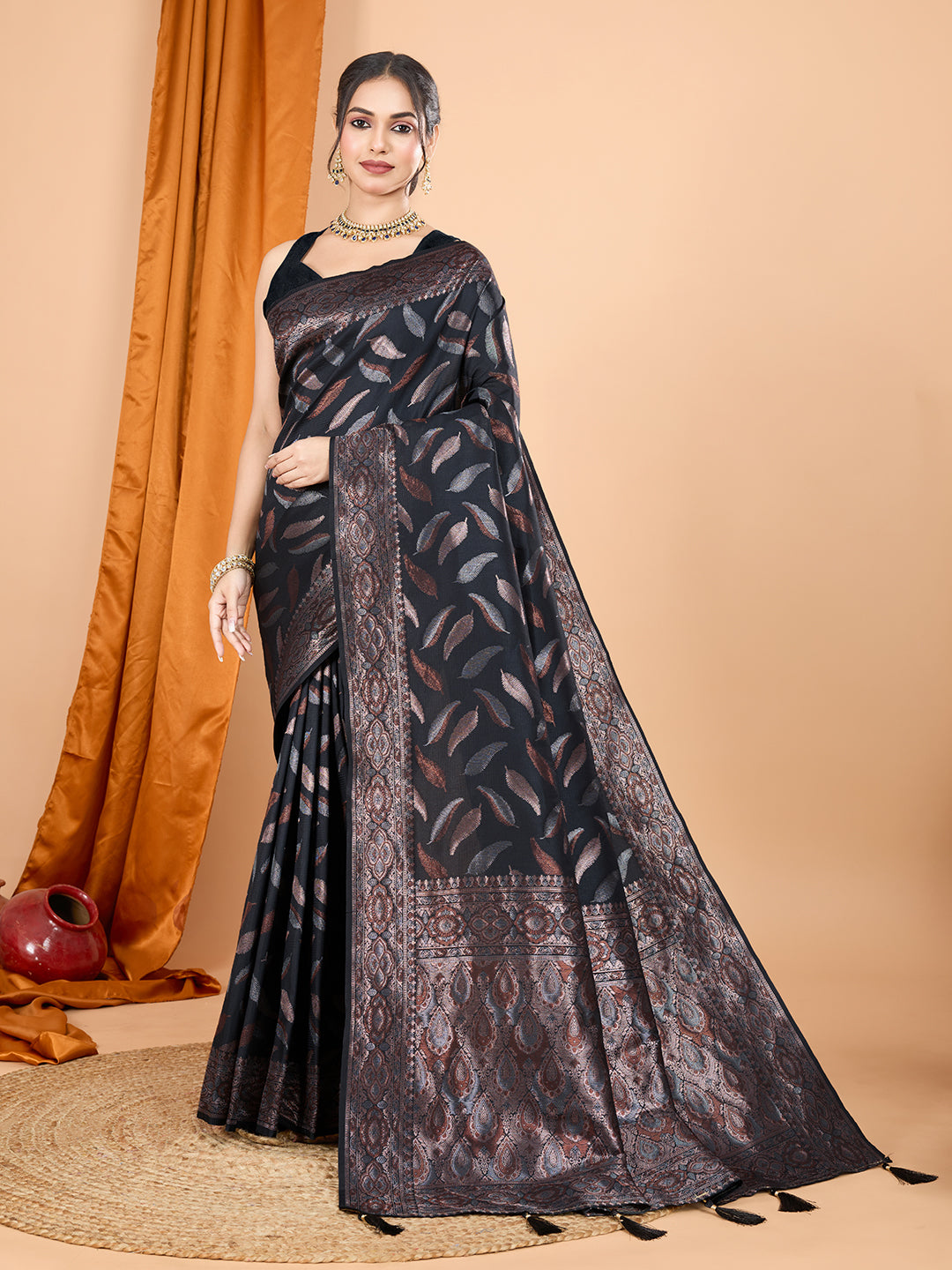 Elegant Black Pure Silk Saree with Double Zari & Stunning Contrast Pallu