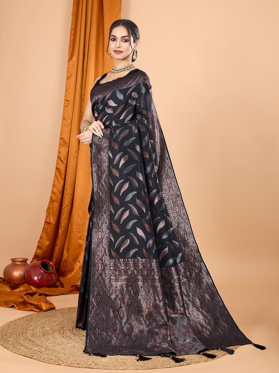 Elegant Black Pure Silk Saree with Double Zari & Stunning Contrast Pallu