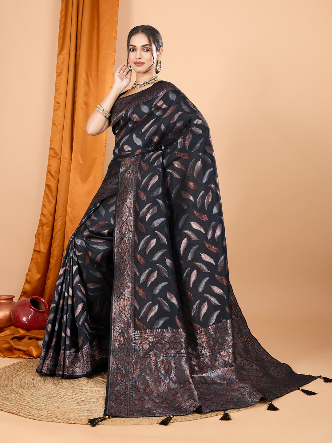 Elegant Black Pure Silk Saree with Double Zari & Stunning Contrast Pallu