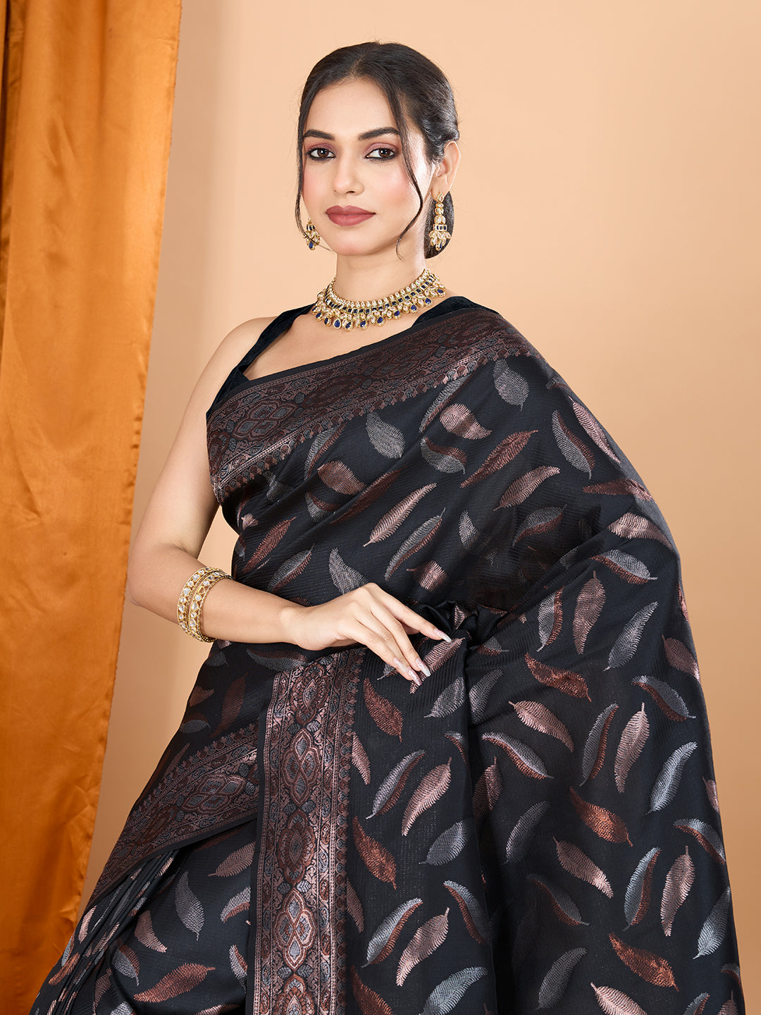 Elegant Black Pure Silk Saree with Double Zari & Stunning Contrast Pallu