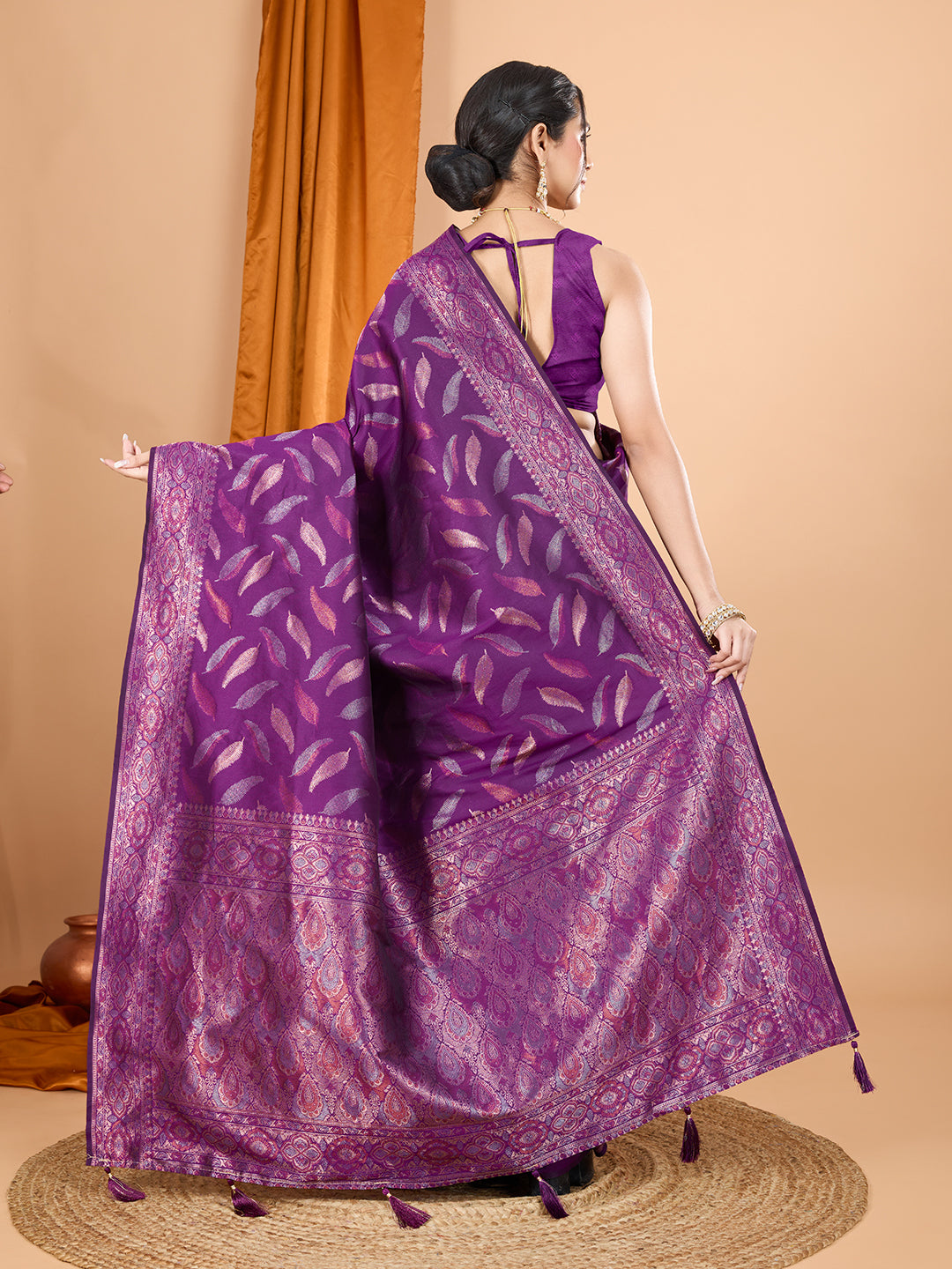 Wine Pure Silk Saree – Double Zari Weaving with Contrast Rich Pallu