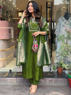 Women's Green Viscose Chanderi Embroidered Kurta Set with Elegant Jacquard Dupatta