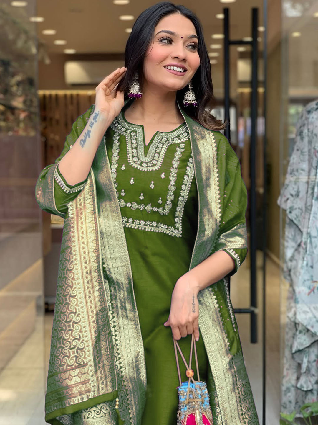 Women's Green Viscose Chanderi Embroidered Kurta Set with Elegant Jacquard Dupatta