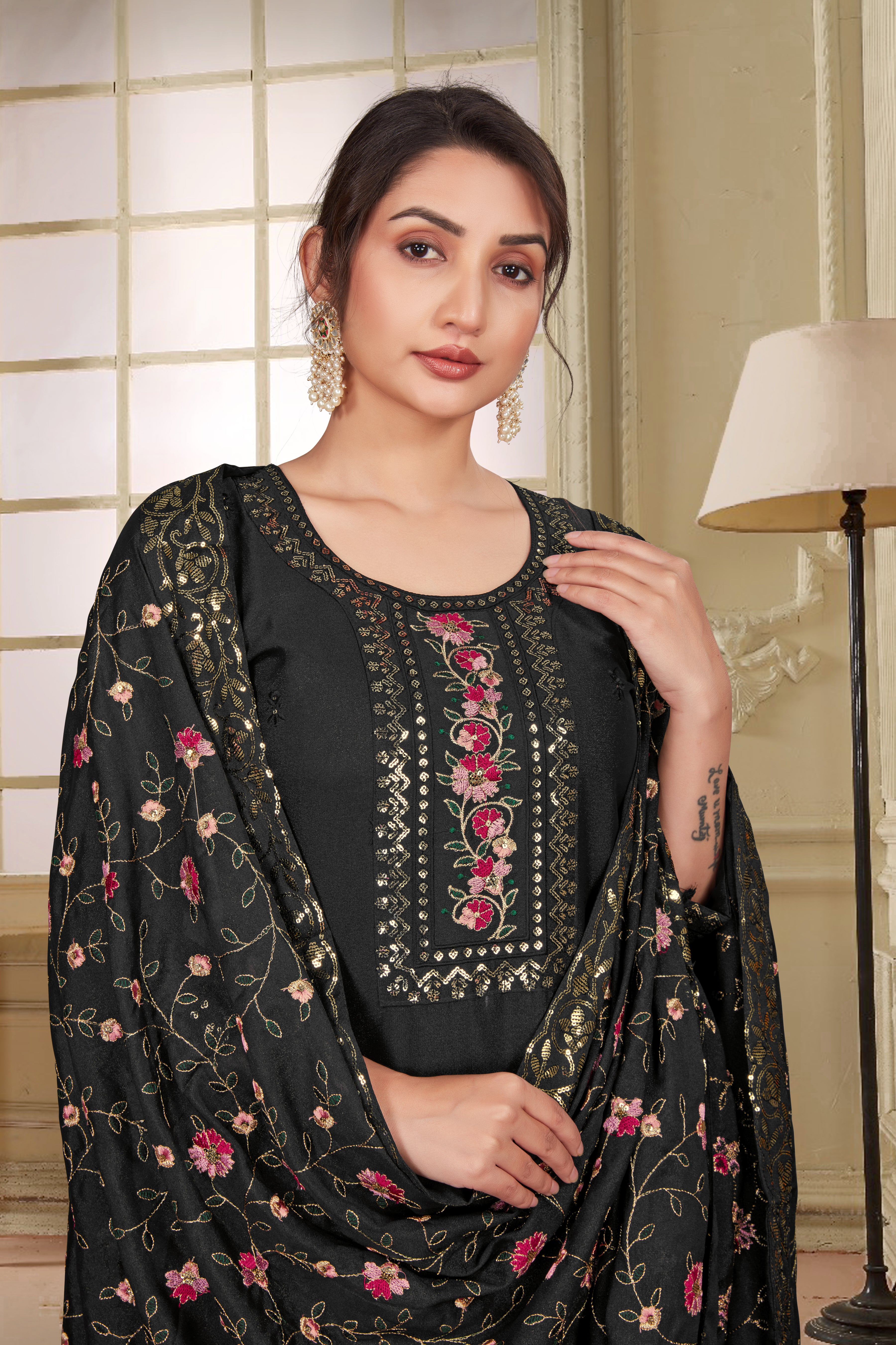 Women’s Black Kurta Set – Elegant Ethnic Wear for Weddings, Parties & Festive Occasions