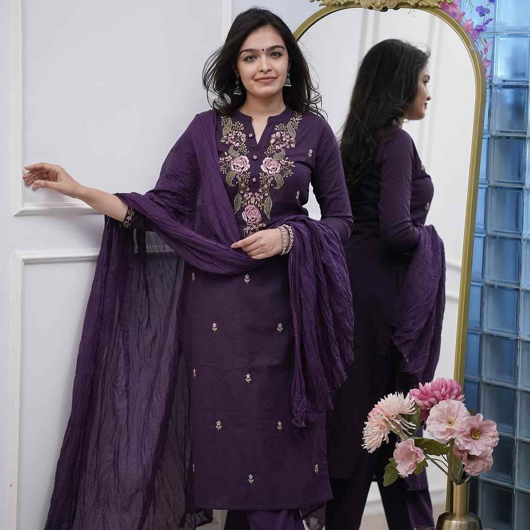 Women’s Purple Designer Rayon Slub Kurta Set Adorned with Sequin Embroidery