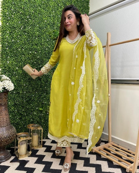 Women's Yellow Chanderi Embroidered Kurta Set with Organza Embroidery Work Dupatta