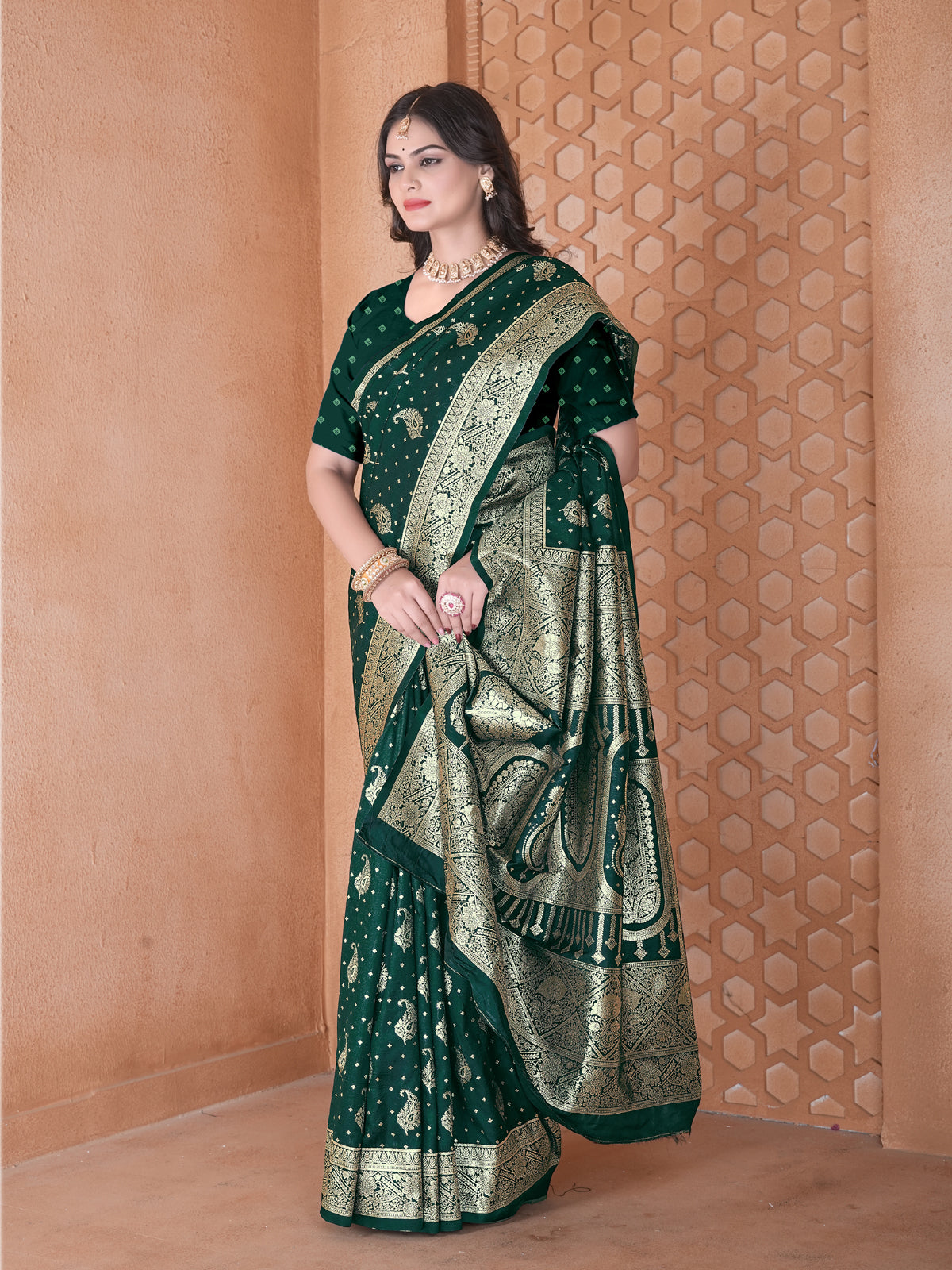 Green Silk Saree for Women – Elegant Traditional Ethnic Wear