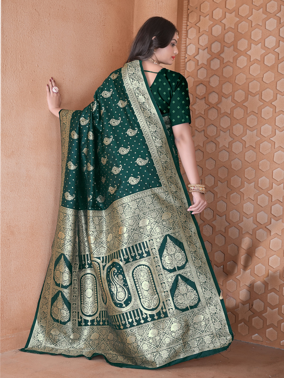 Green Silk Saree for Women – Elegant Traditional Ethnic Wear