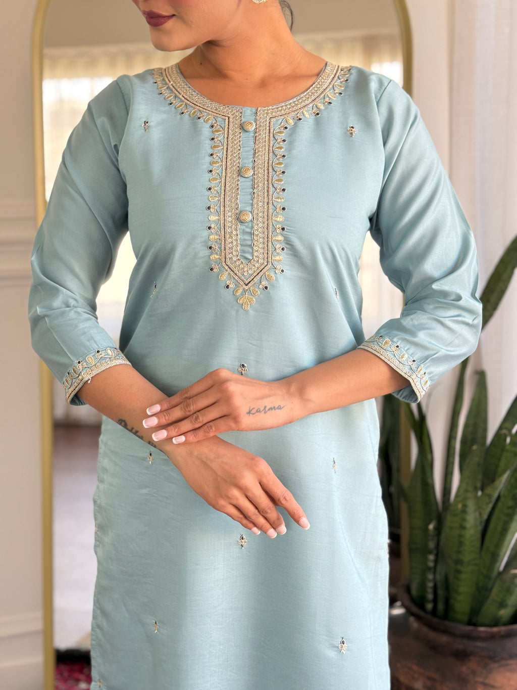 Women's Grey Chanderi Viscose Embroidered Kurta Set – Subtle & Sophisticated