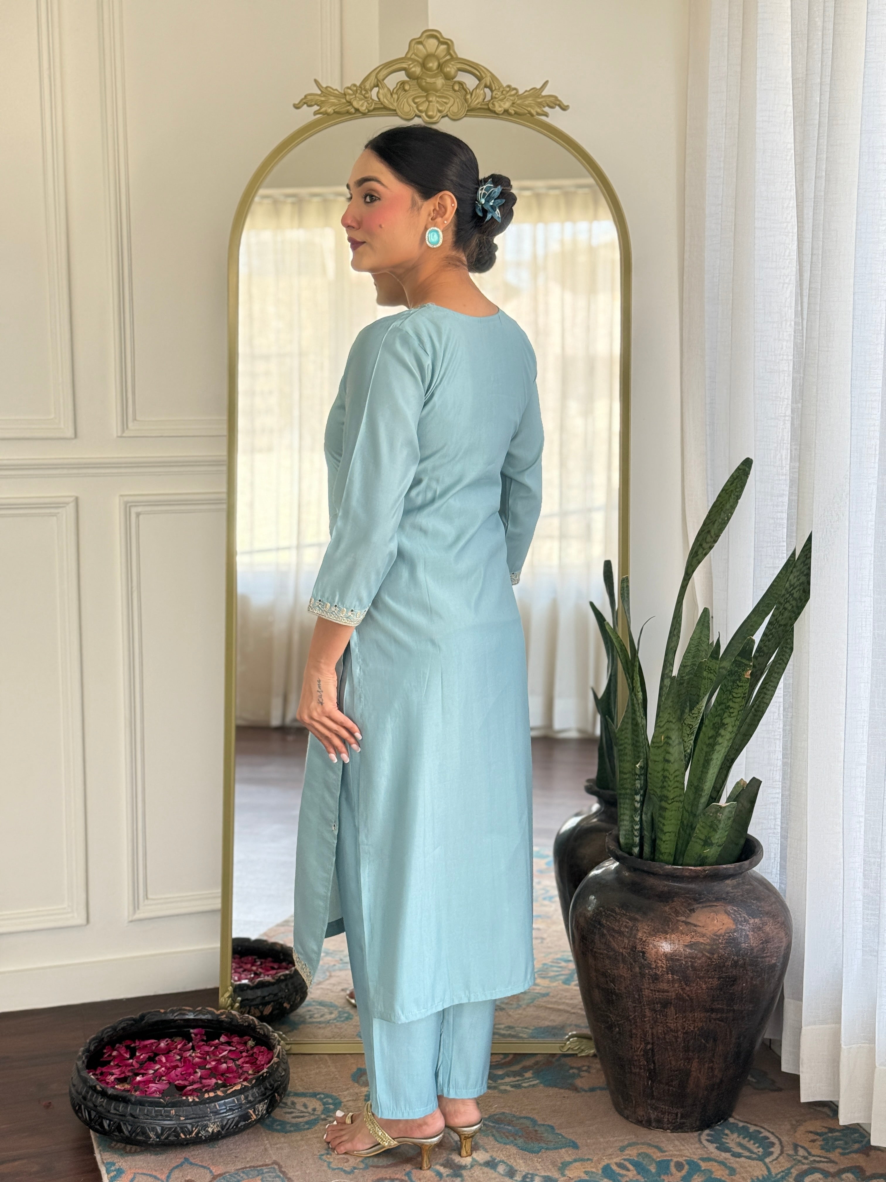 Women's Grey Chanderi Viscose Embroidered Kurta Set – Subtle & Sophisticated