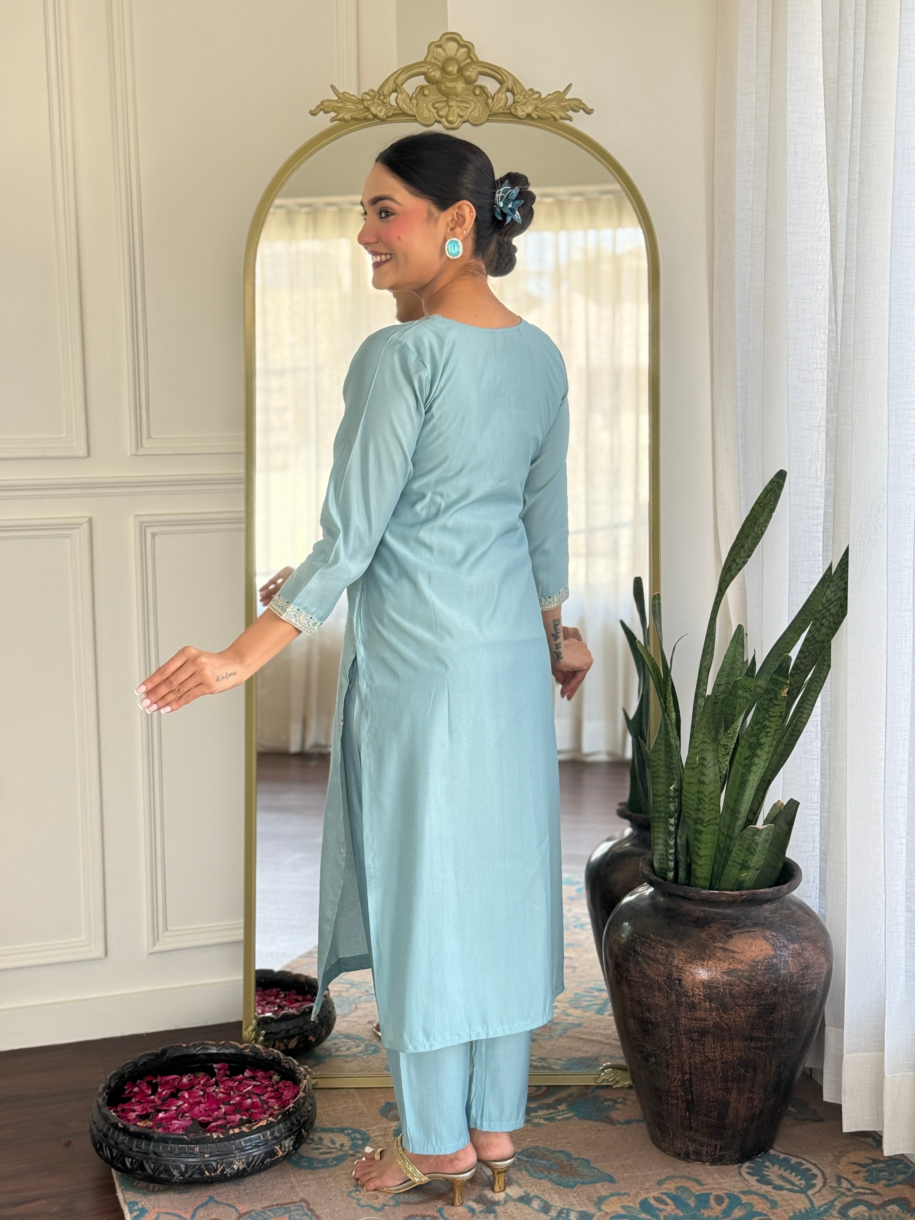 Women's Grey Chanderi Viscose Embroidered Kurta Set – Subtle & Sophisticated