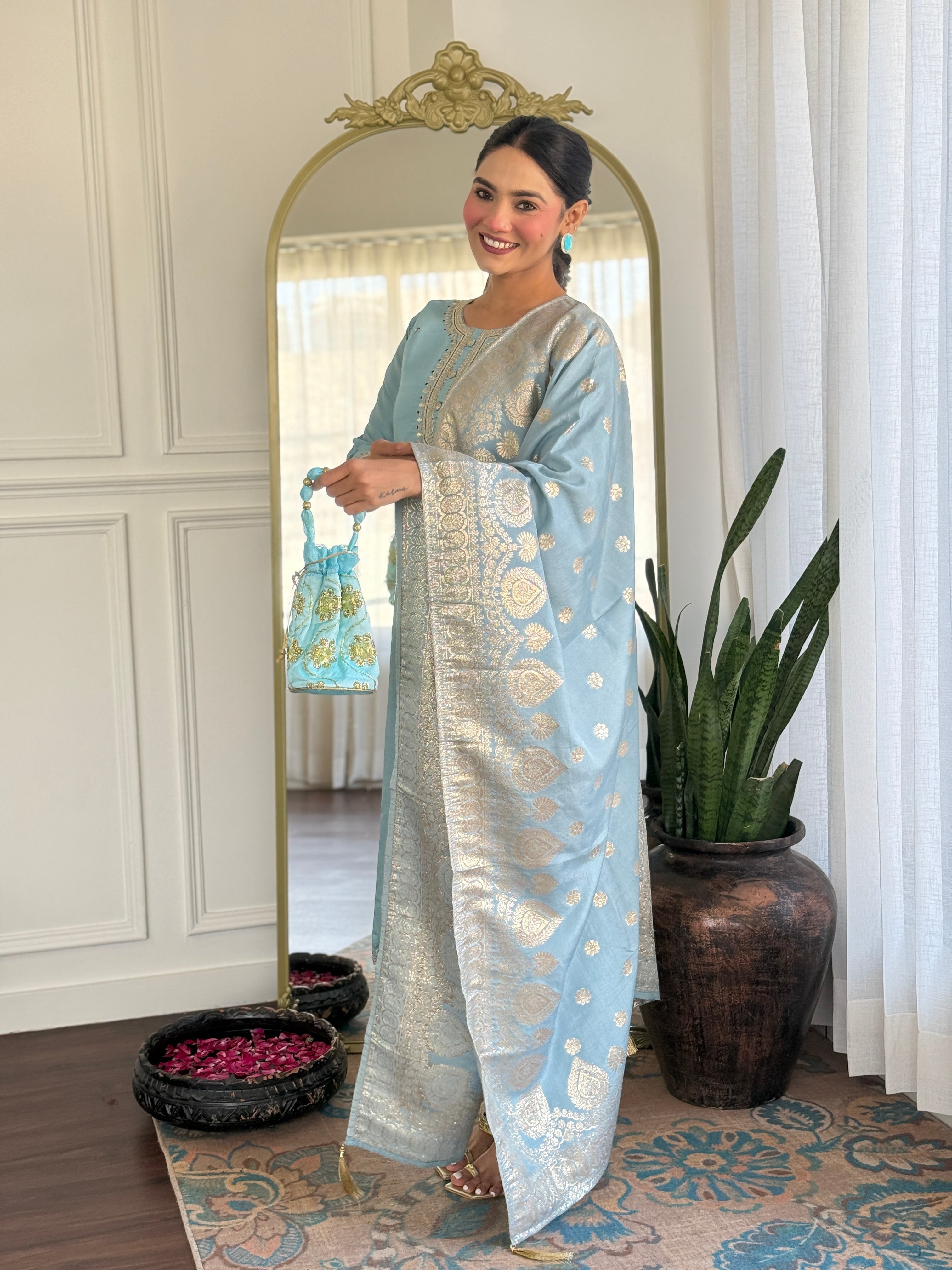 Women's Grey Chanderi Viscose Embroidered Kurta Set – Subtle & Sophisticated