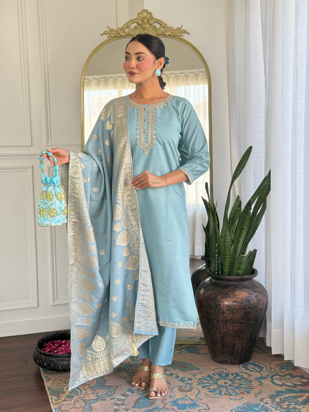 Women's Grey Chanderi Viscose Embroidered Kurta Set – Subtle & Sophisticated