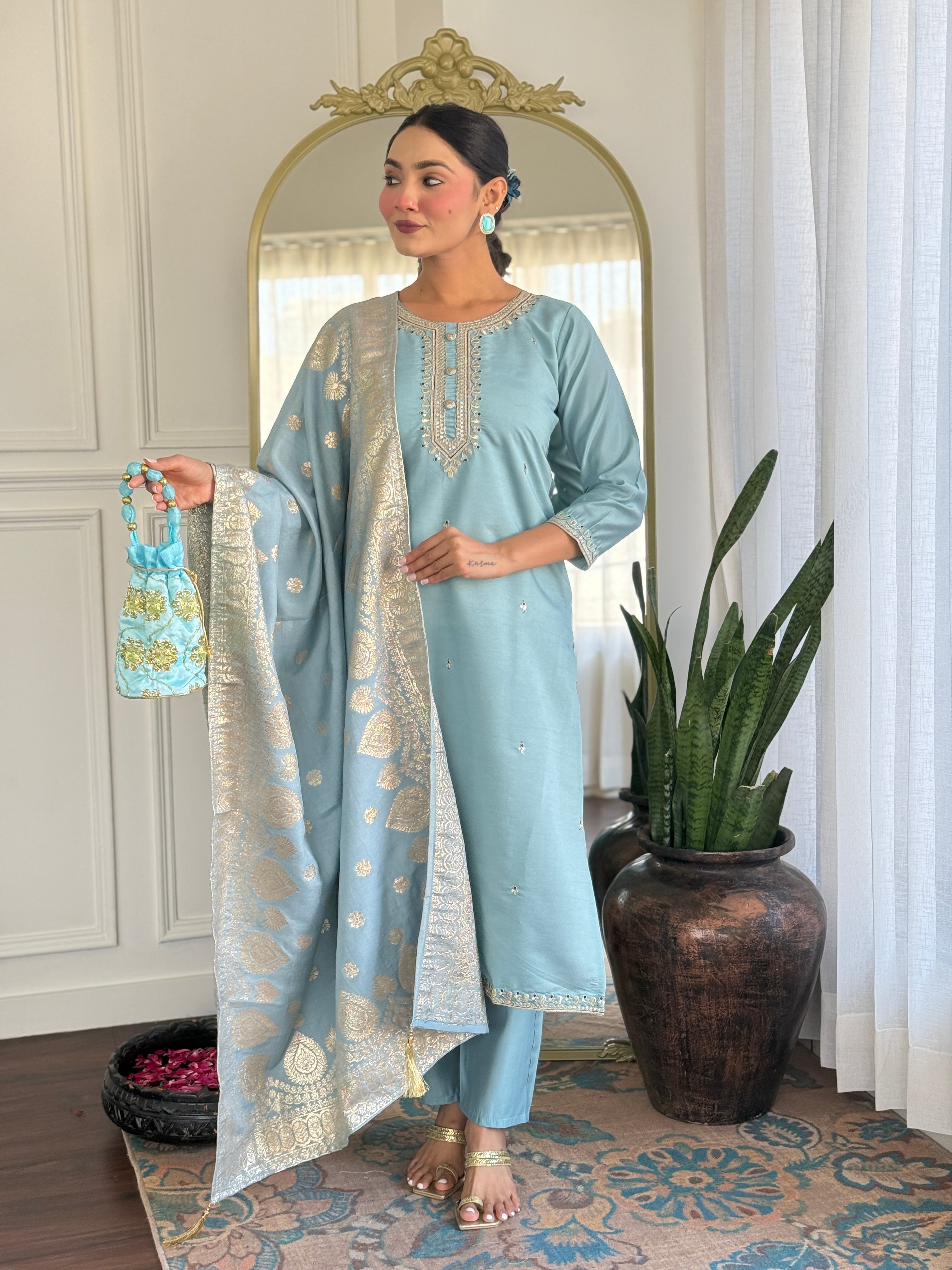 Women's Grey Chanderi Viscose Embroidered Kurta Set – Subtle & Sophisticated