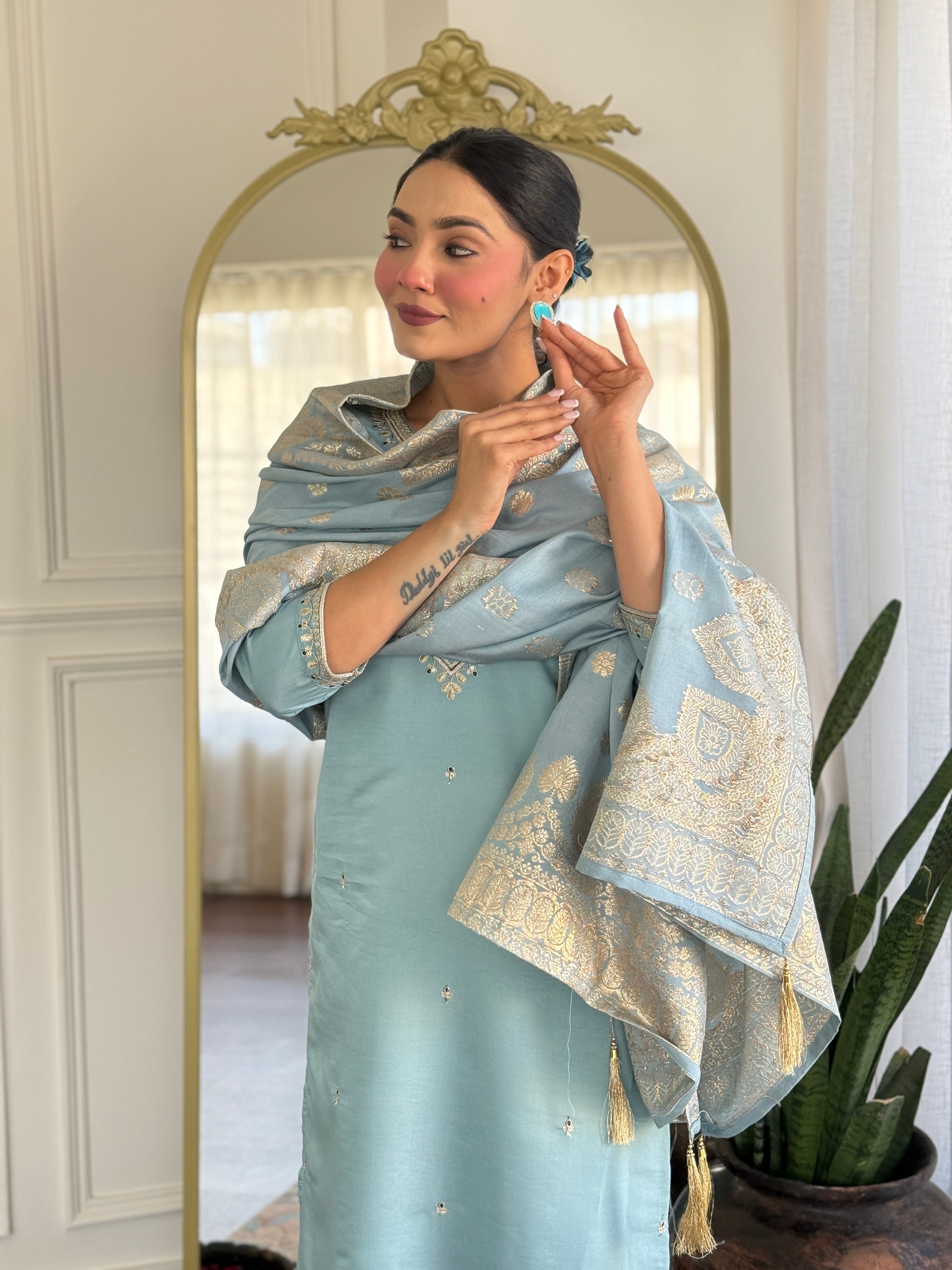 Women's Grey Chanderi Viscose Embroidered Kurta Set – Subtle & Sophisticated