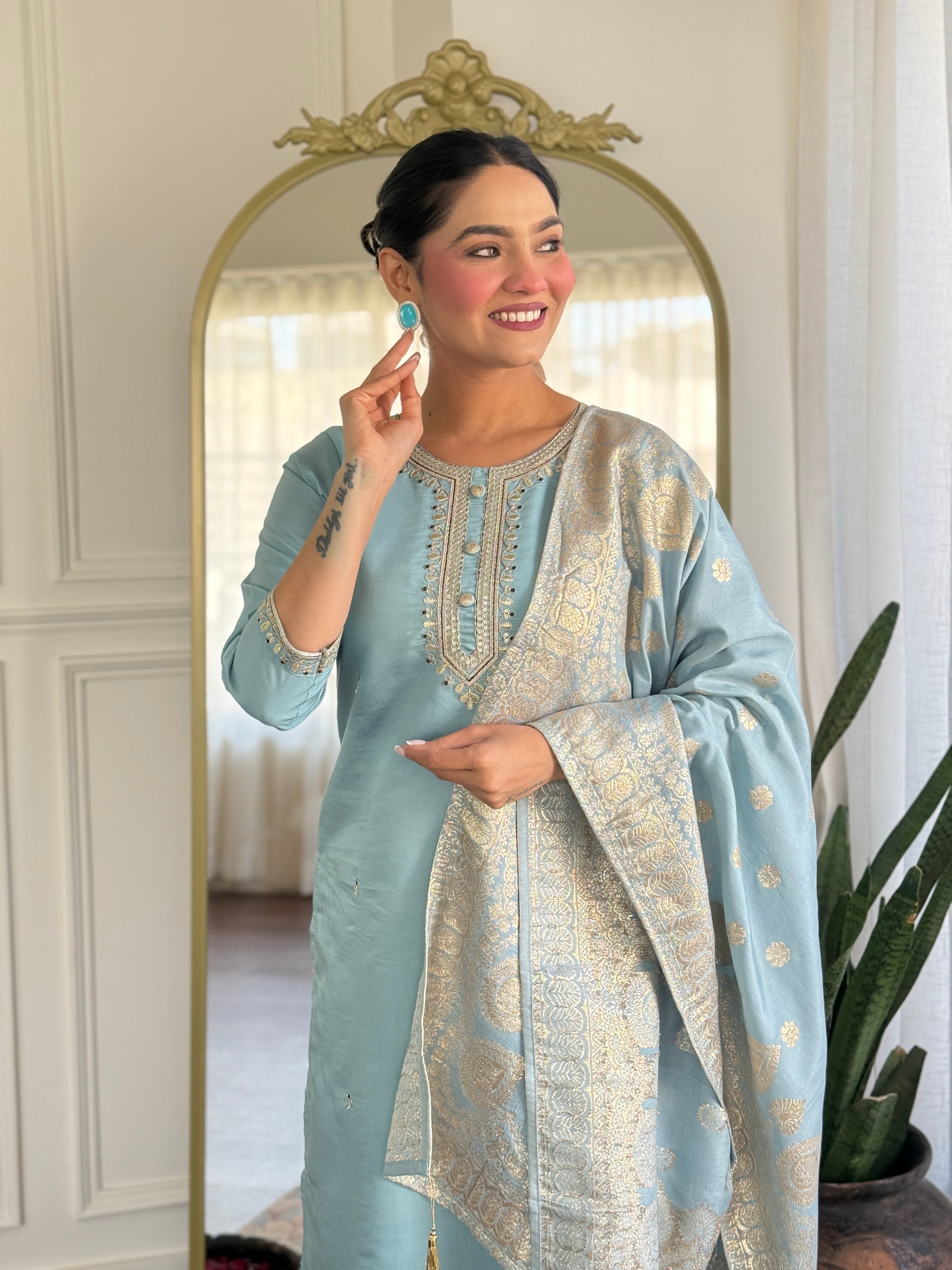 Women's Grey Chanderi Viscose Embroidered Kurta Set – Subtle & Sophisticated