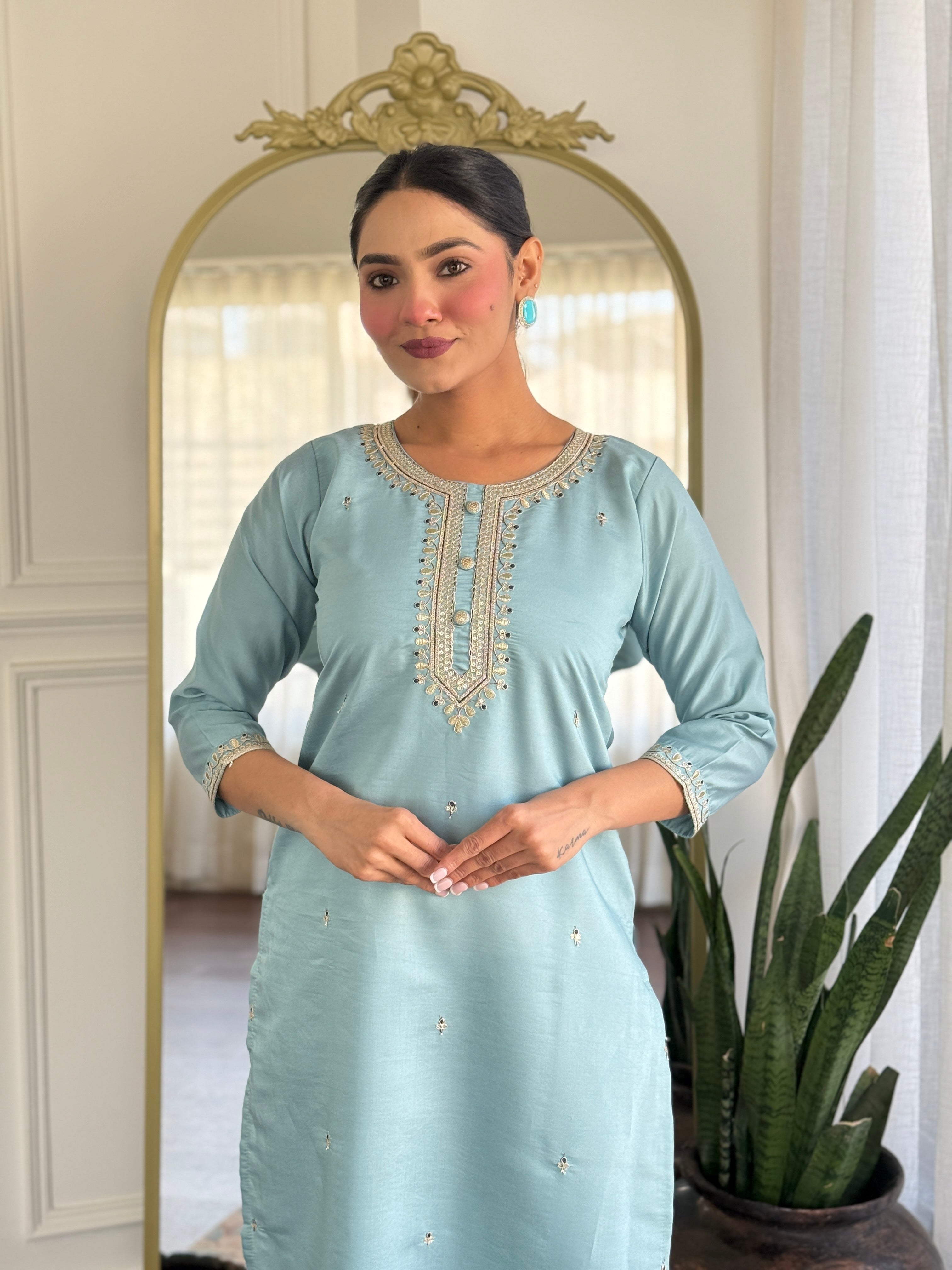 Women's Grey Chanderi Viscose Embroidered Kurta Set – Subtle & Sophisticated