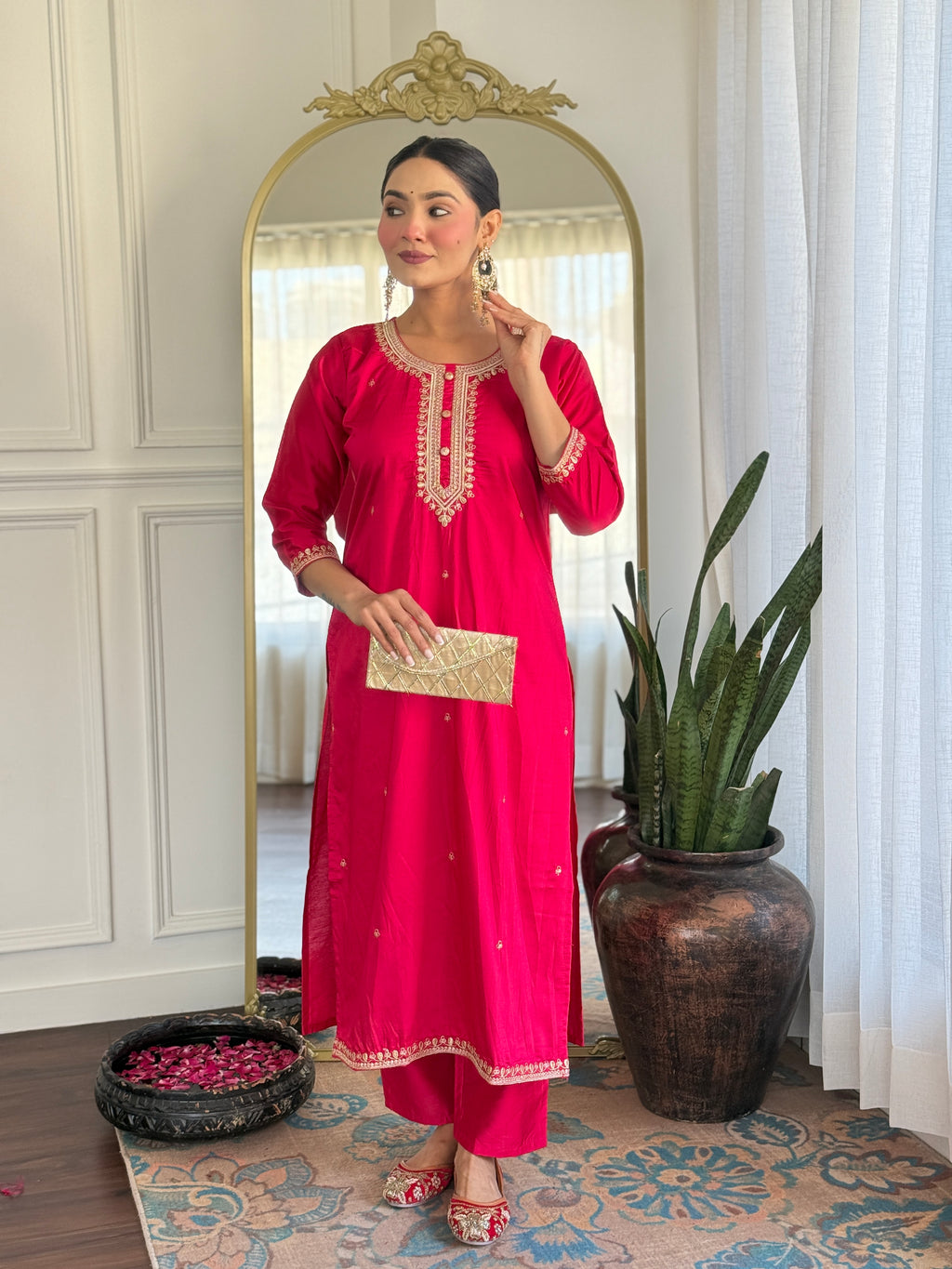 Women's Pink Chanderi Viscose Embroidered Kurta Set – Subtle & Sophisticated