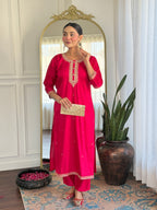 Women's Pink Chanderi Viscose Embroidered Kurta Set – Subtle & Sophisticated