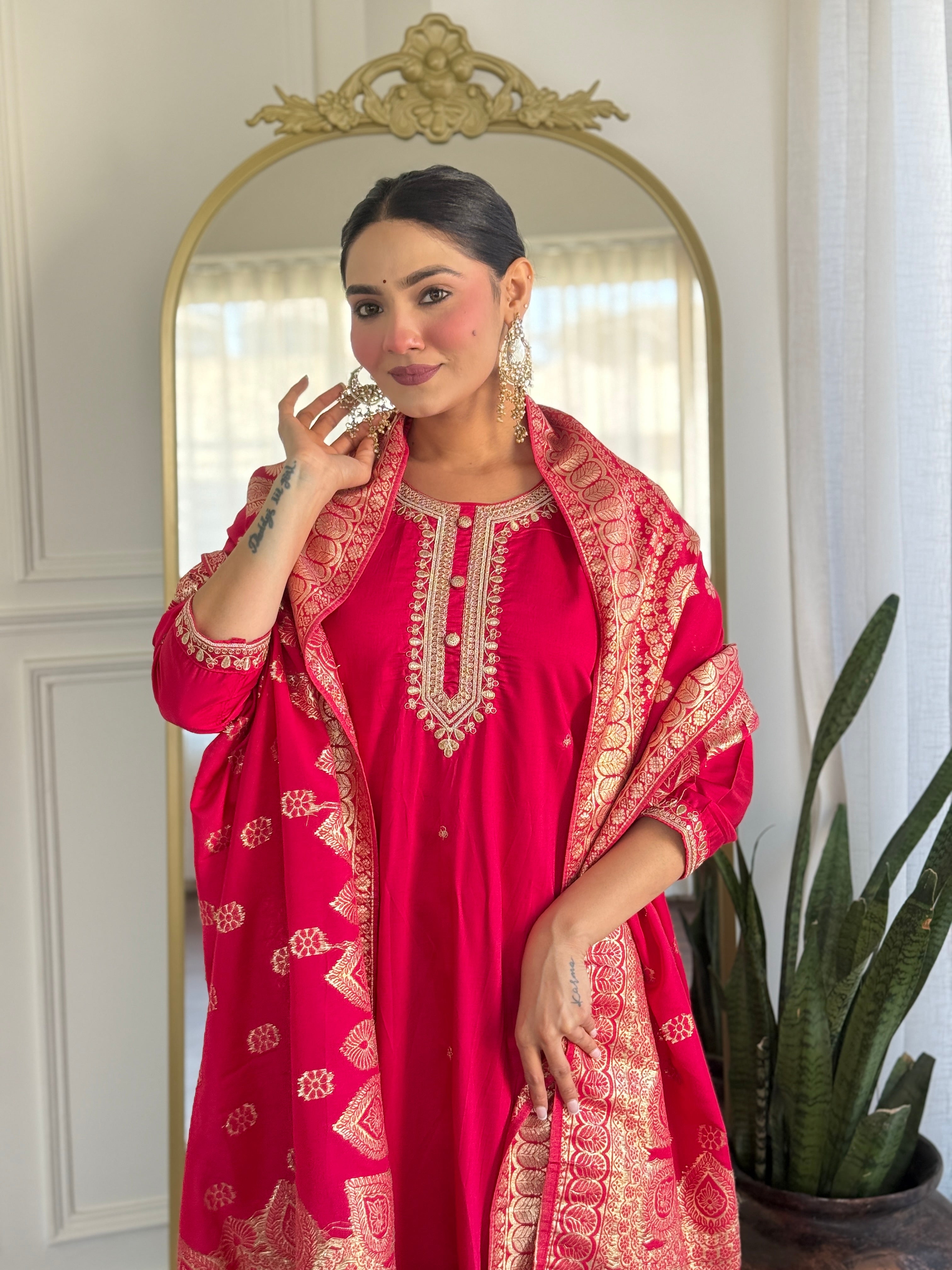 Women's Pink Chanderi Viscose Embroidered Kurta Set – Subtle & Sophisticated