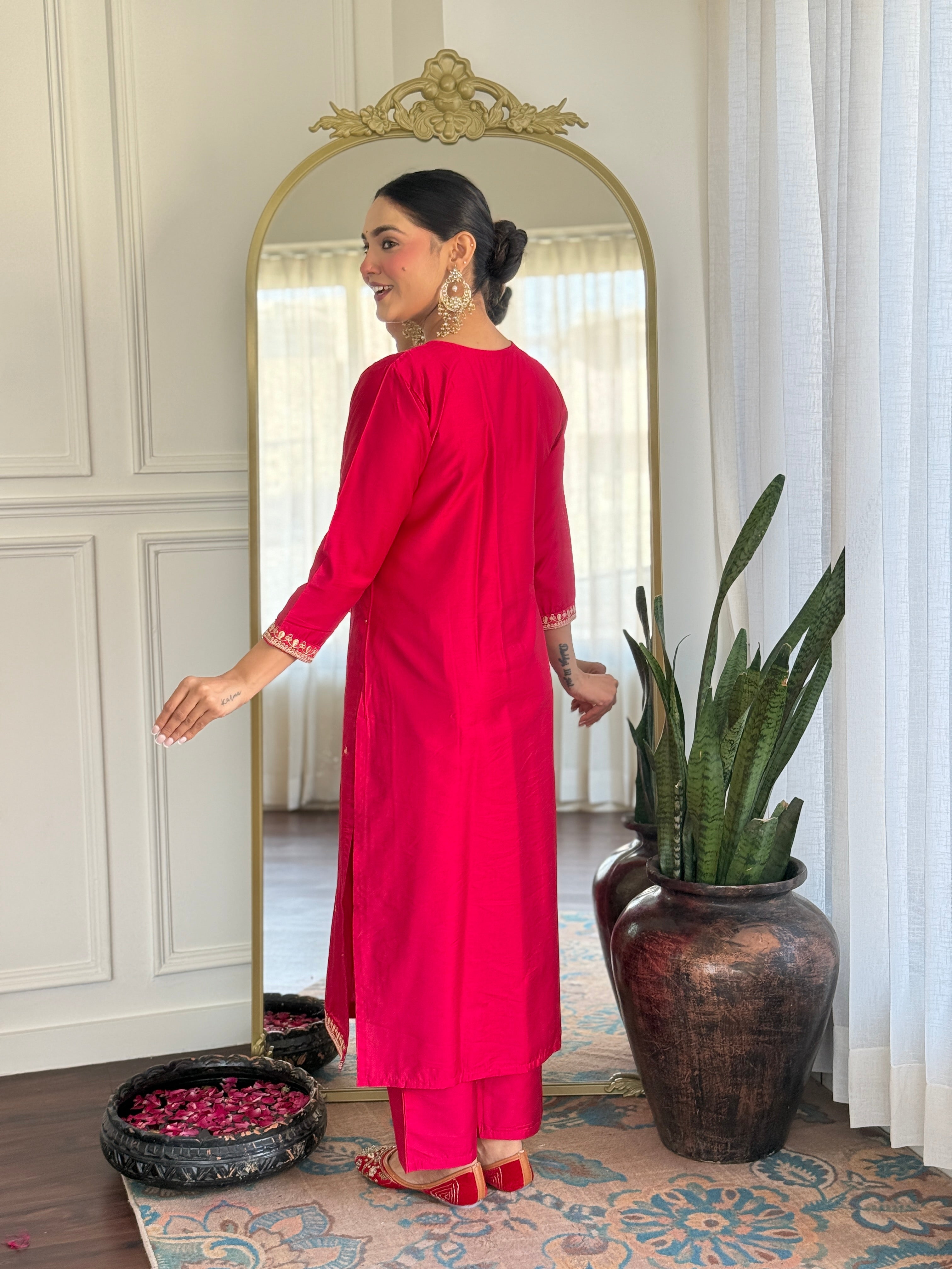 Women's Pink Chanderi Viscose Embroidered Kurta Set – Subtle & Sophisticated