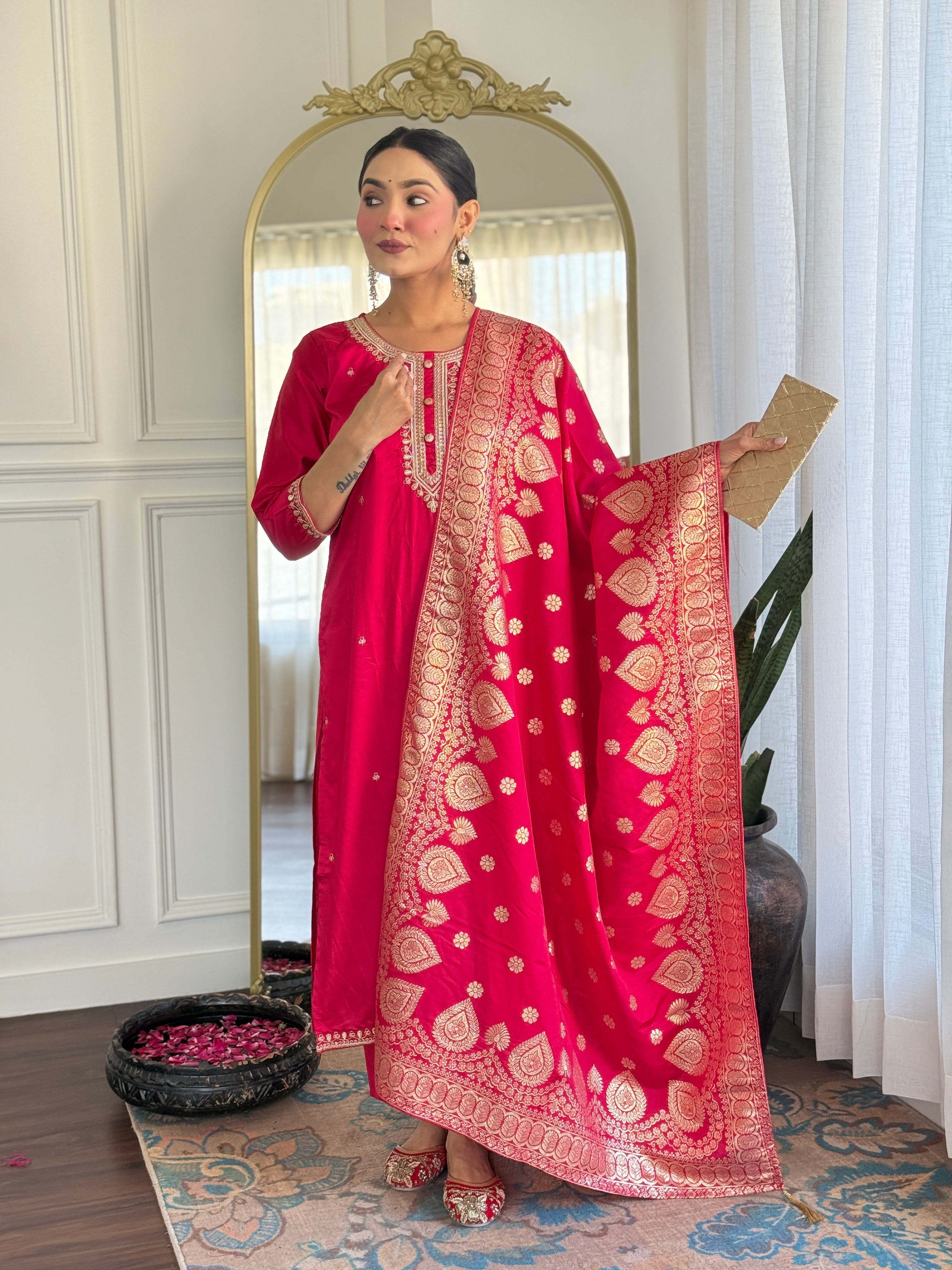 Women's Pink Chanderi Viscose Embroidered Kurta Set – Subtle & Sophisticated