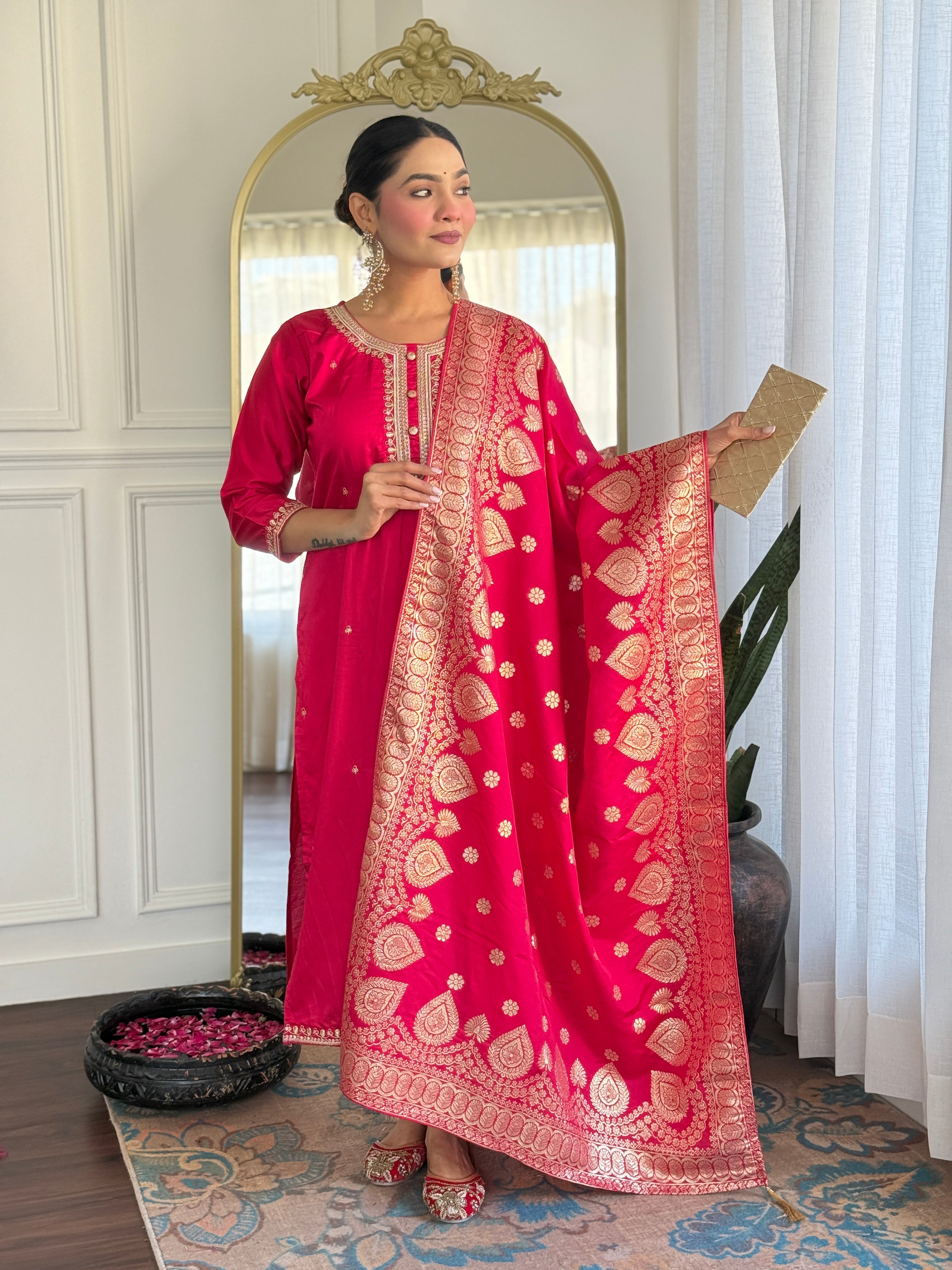 Women's Pink Chanderi Viscose Embroidered Kurta Set – Subtle & Sophisticated