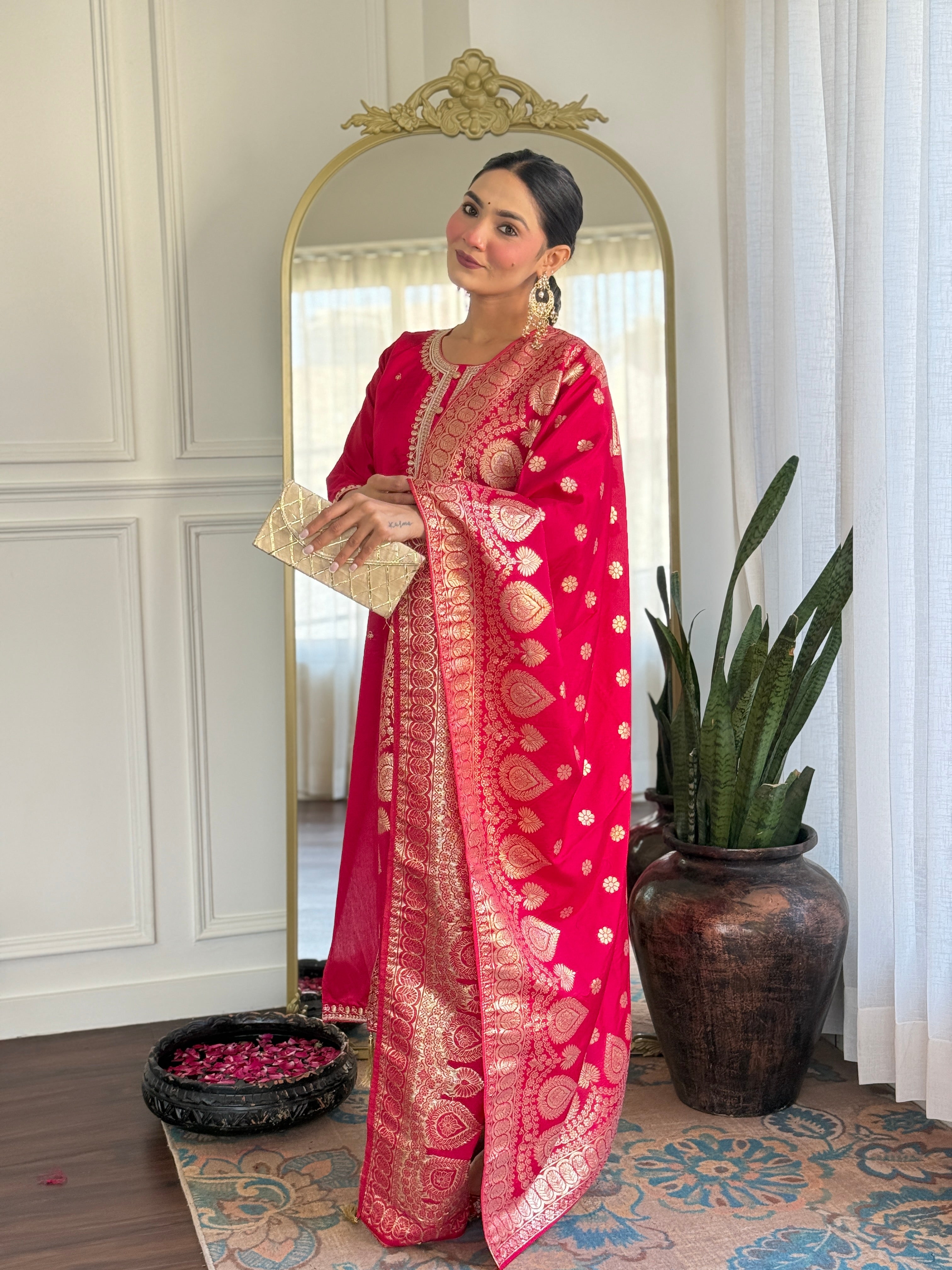 Women's Pink Chanderi Viscose Embroidered Kurta Set – Subtle & Sophisticated