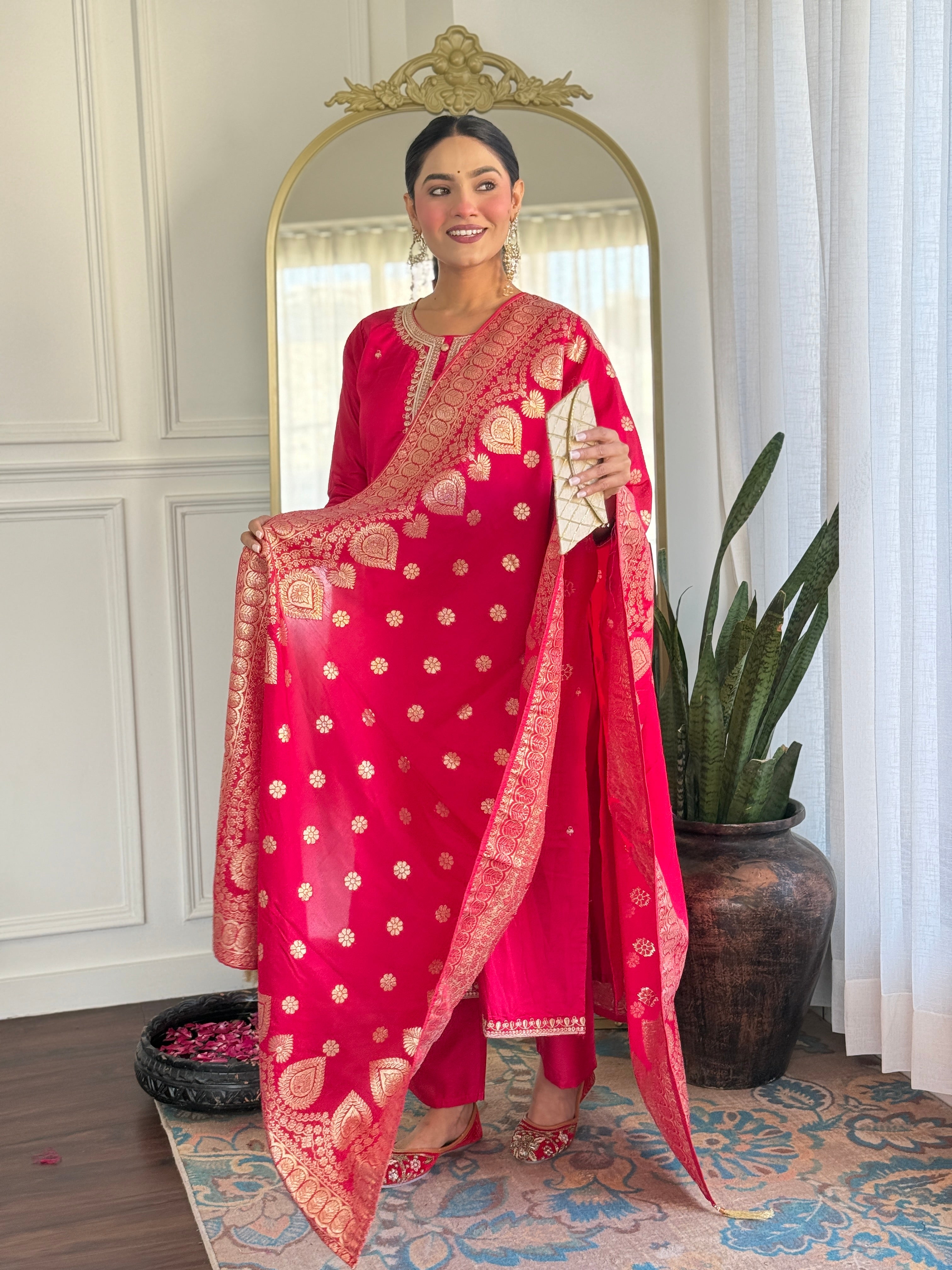Women's Pink Chanderi Viscose Embroidered Kurta Set – Subtle & Sophisticated