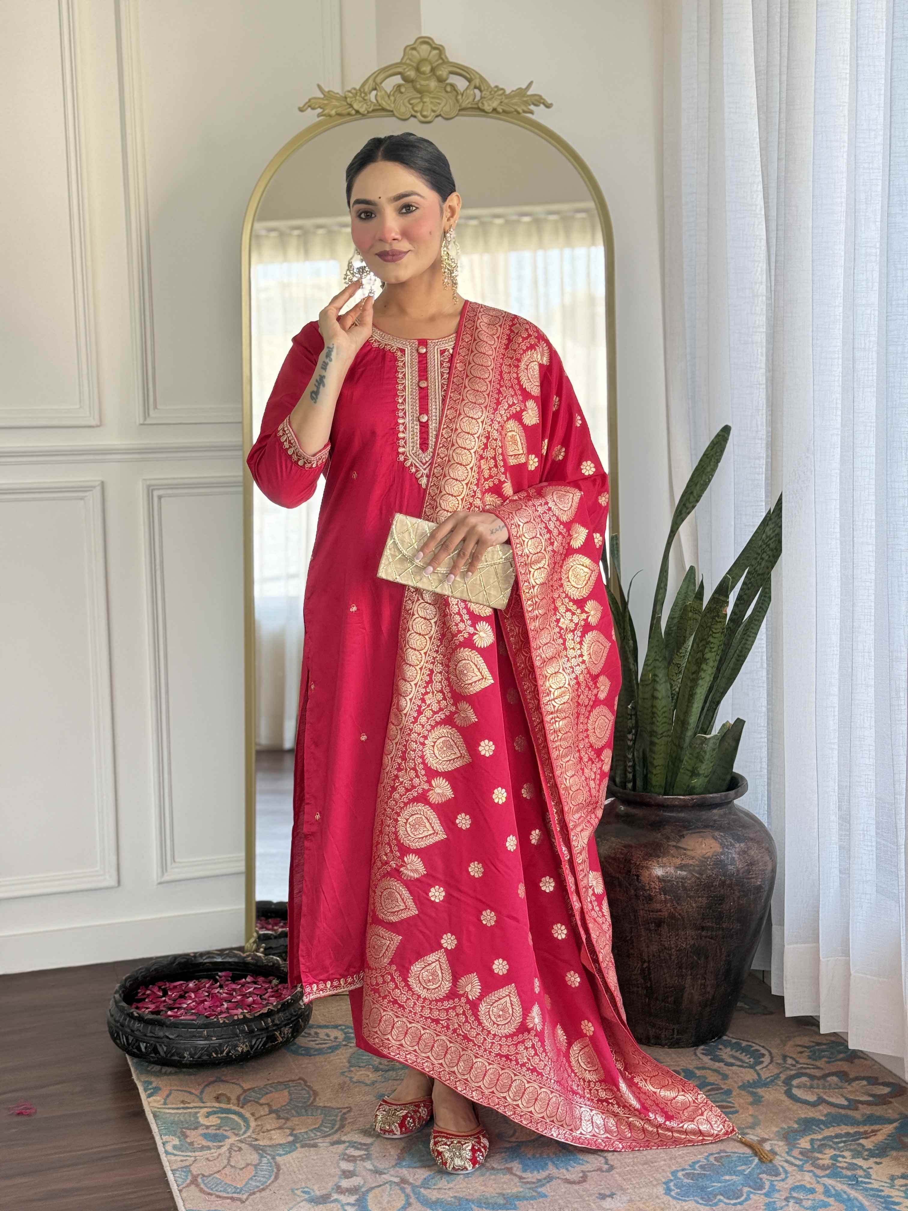 Women's Pink Chanderi Viscose Embroidered Kurta Set – Subtle & Sophisticated