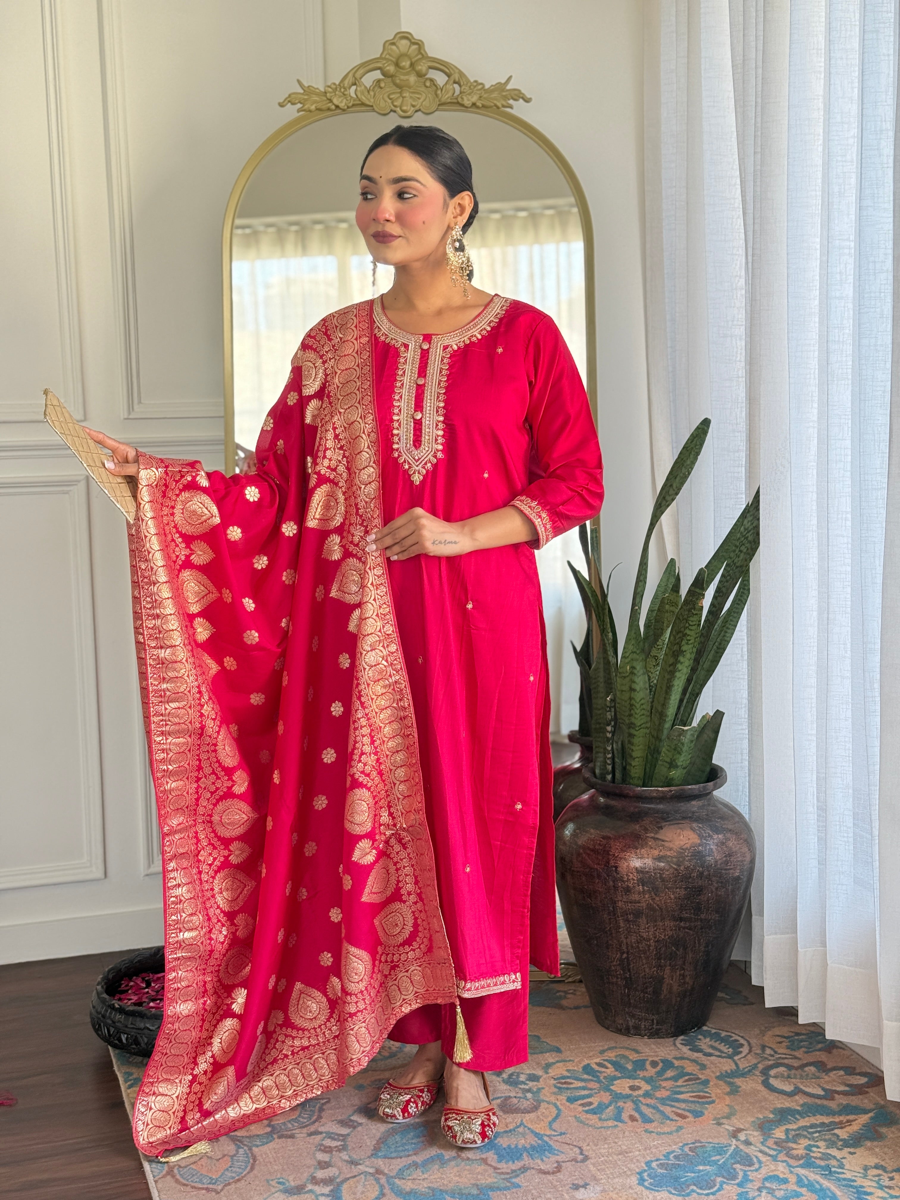 Women's Pink Chanderi Viscose Embroidered Kurta Set – Subtle & Sophisticated