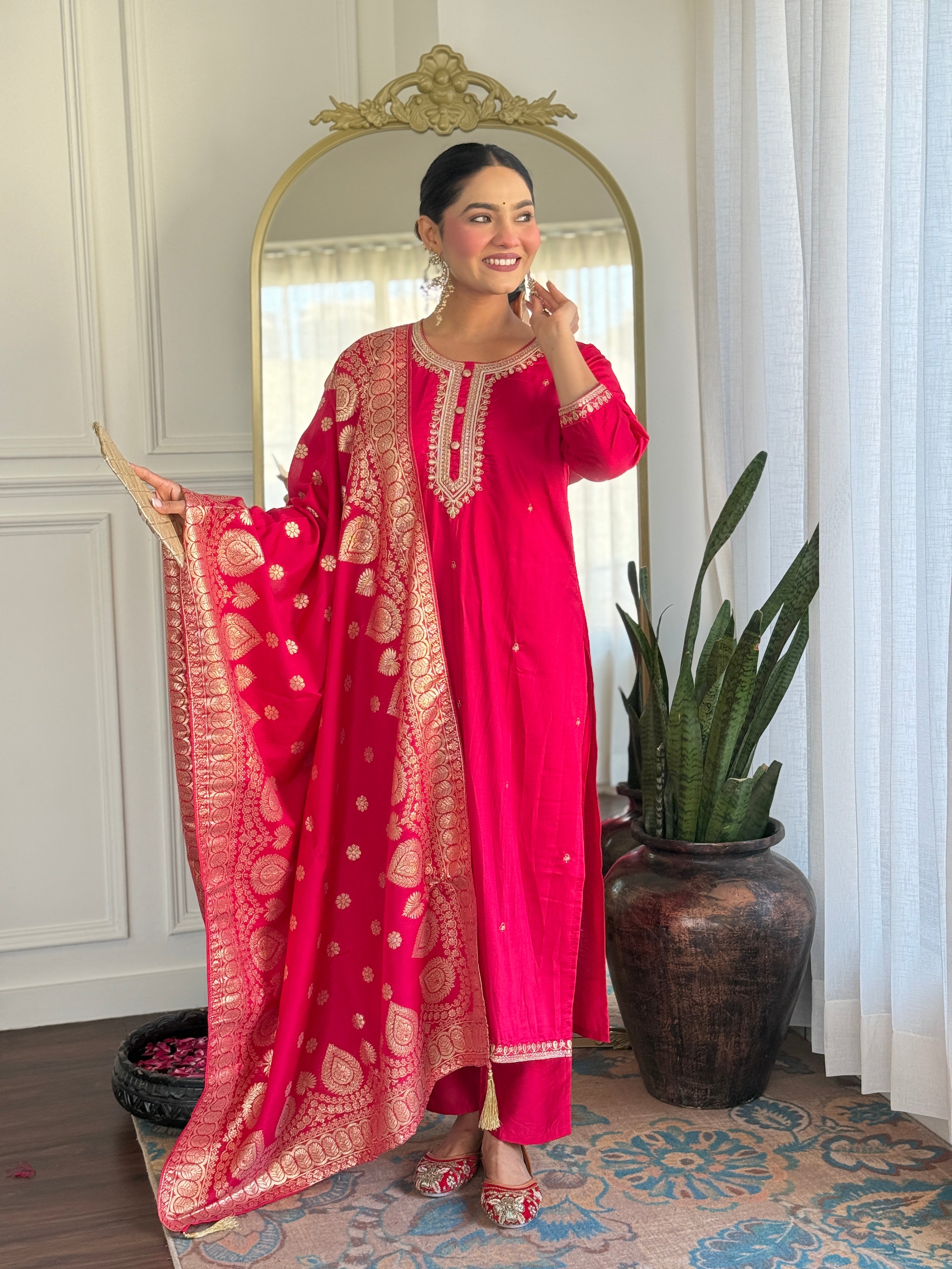 Women's Pink Chanderi Viscose Embroidered Kurta Set – Subtle & Sophisticated
