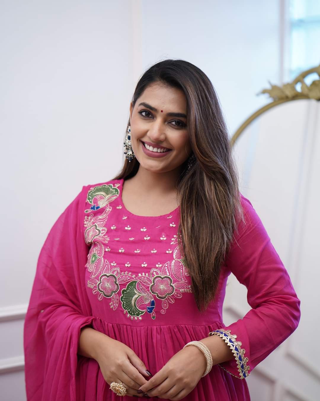 Women’s Pink Chinon Embroidered Kurta Set with Soft Chanderi Cotton Lace Work Dupatta