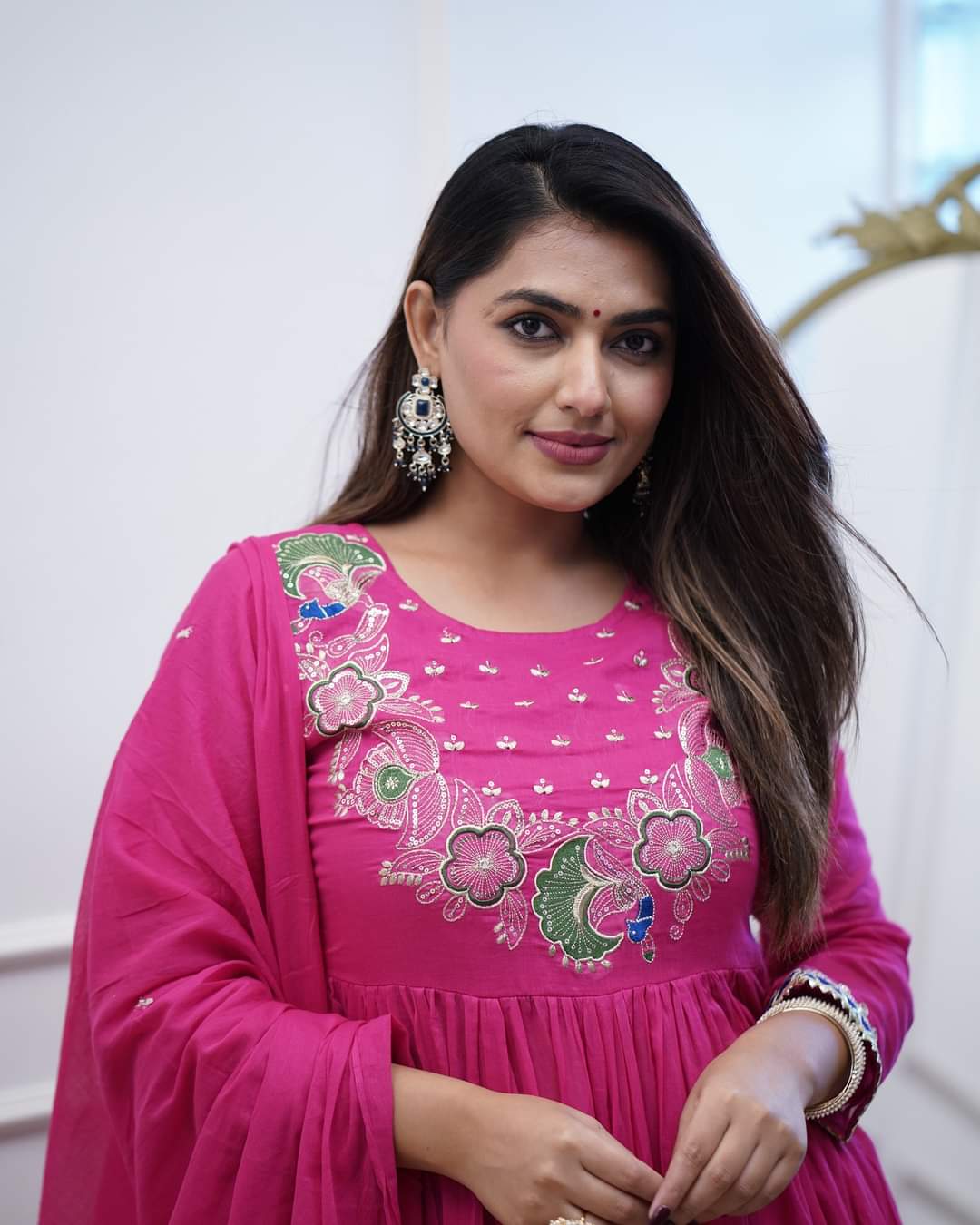 Women’s Pink Chinon Embroidered Kurta Set with Soft Chanderi Cotton Lace Work Dupatta