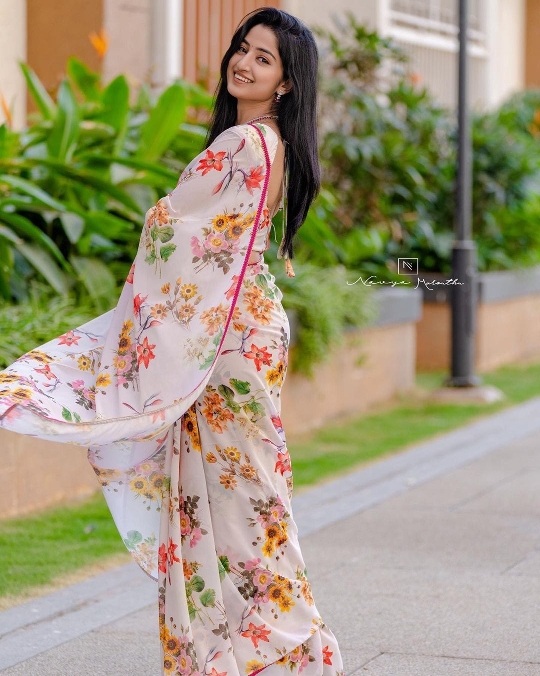 White Georgette Silk Saree for Women – Elegant Ethnic Ready-to-Wear