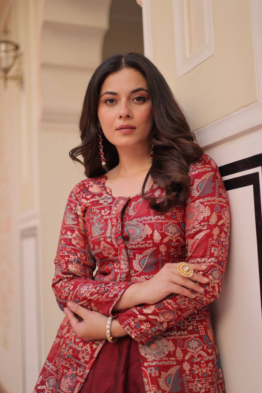 Full-Stitched Pure Simmer Vichitra Lehenga with Position Jacquard Blouse – Kali Pattern with Fancy Neck & Latkan Detail