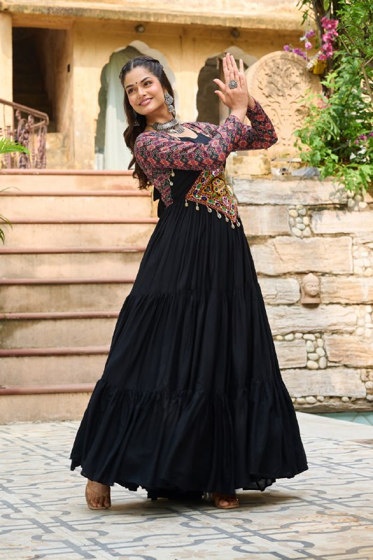 Black Reyon Kurta Set with Kutchi Gamthi Embroidery & Cotton Print Work – Traditional Ethnic Wear (User can adjust From 38" to 44" for your body comfort)