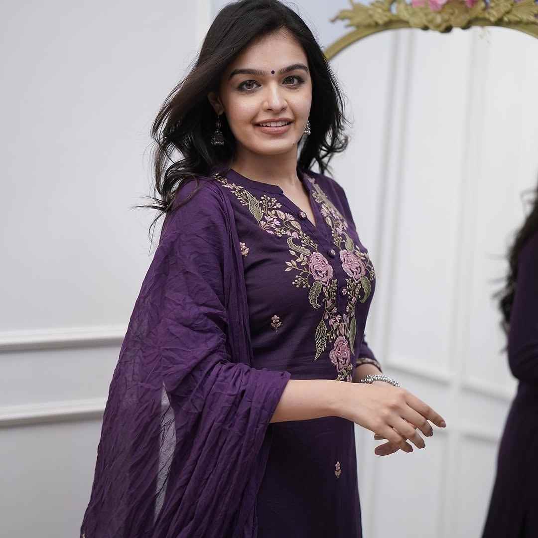 Women’s Purple Designer Rayon Slub Kurta Set Adorned with Sequin Embroidery