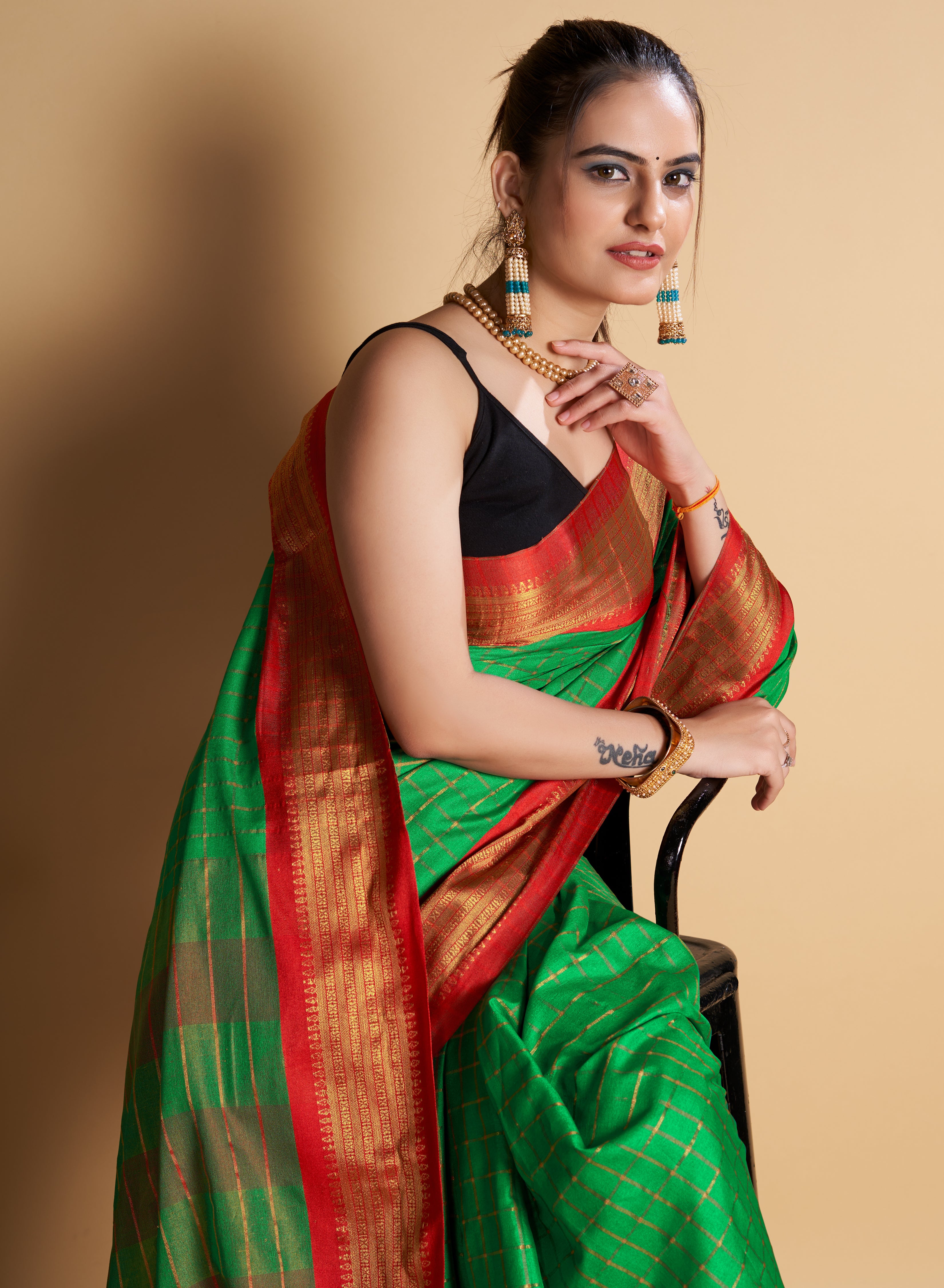 Designer-Inspired Soft Silk Green Saree with Striking Pallu & Blouse – Perfect for Weddings&Festive